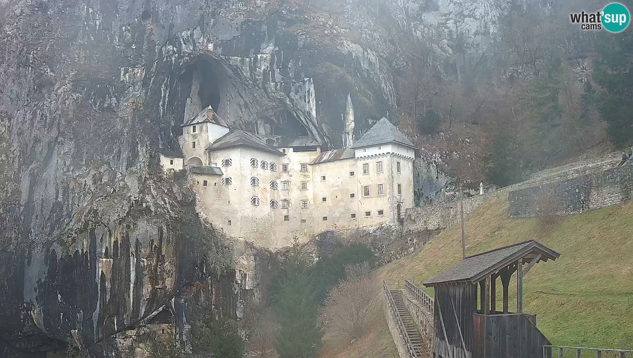 Live Webcam Grad Predjama – Château de Predjama – Postojna – Slovénie