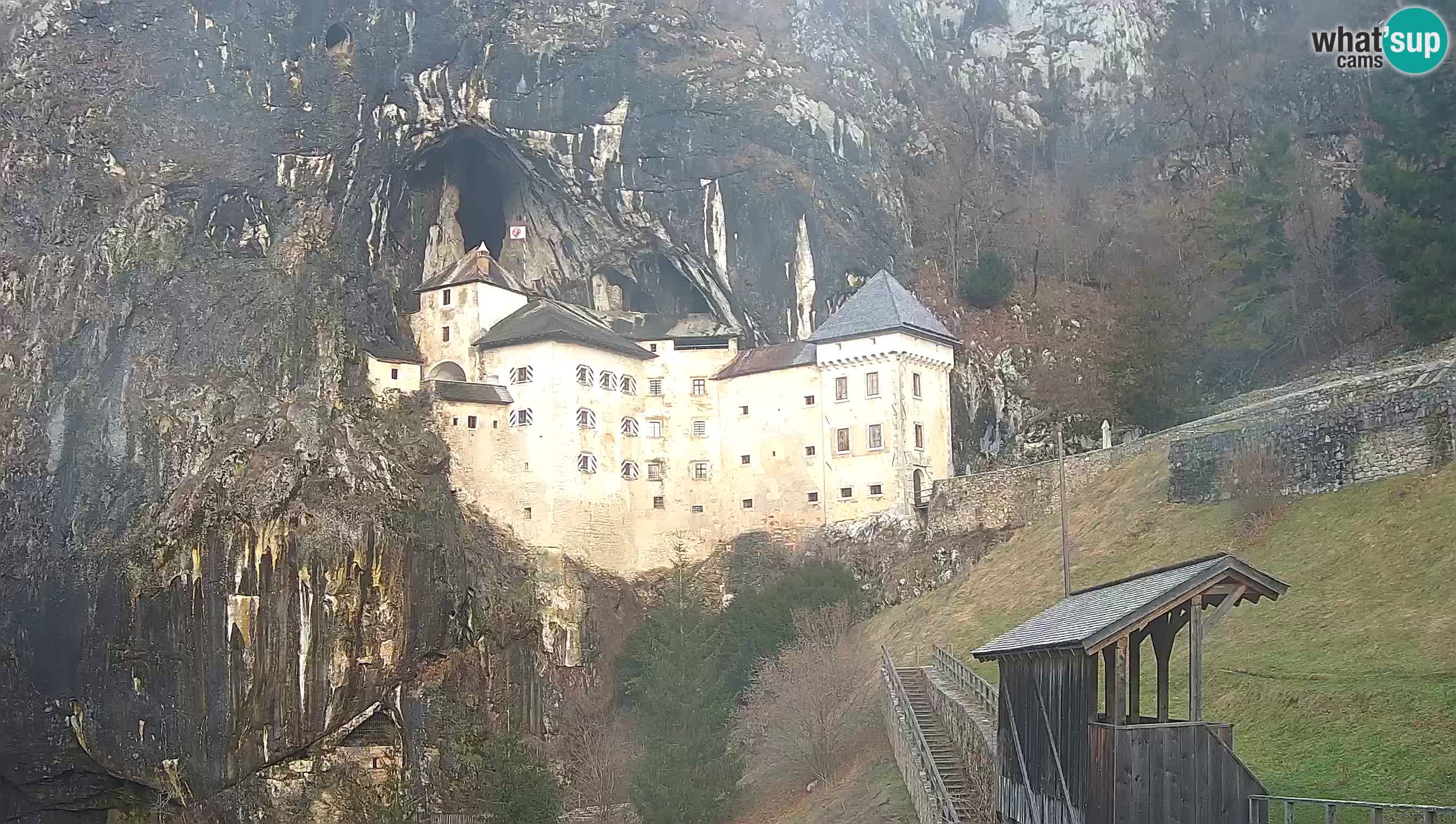 Live Webcam Grad Predjama – Château de Predjama – Postojna – Slovénie