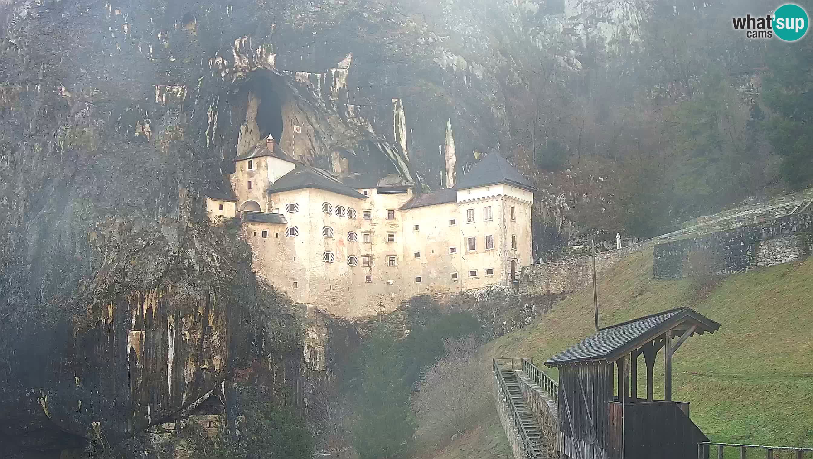 Live Webcam Grad Predjama – Château de Predjama – Postojna – Slovénie