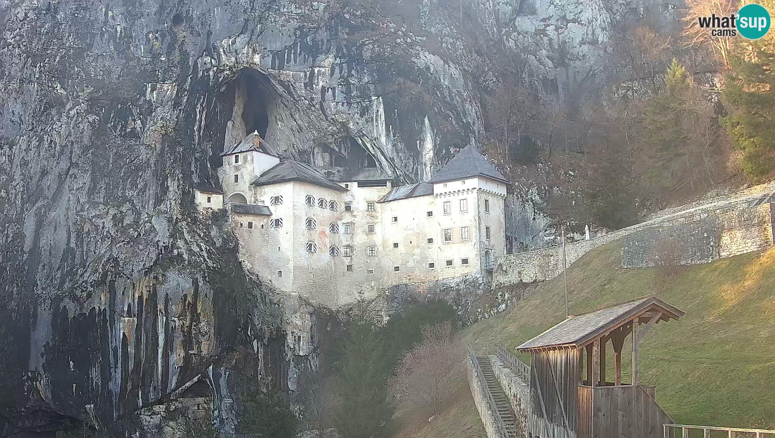 Live Webcam Grad Predjama – Château de Predjama – Postojna – Slovénie