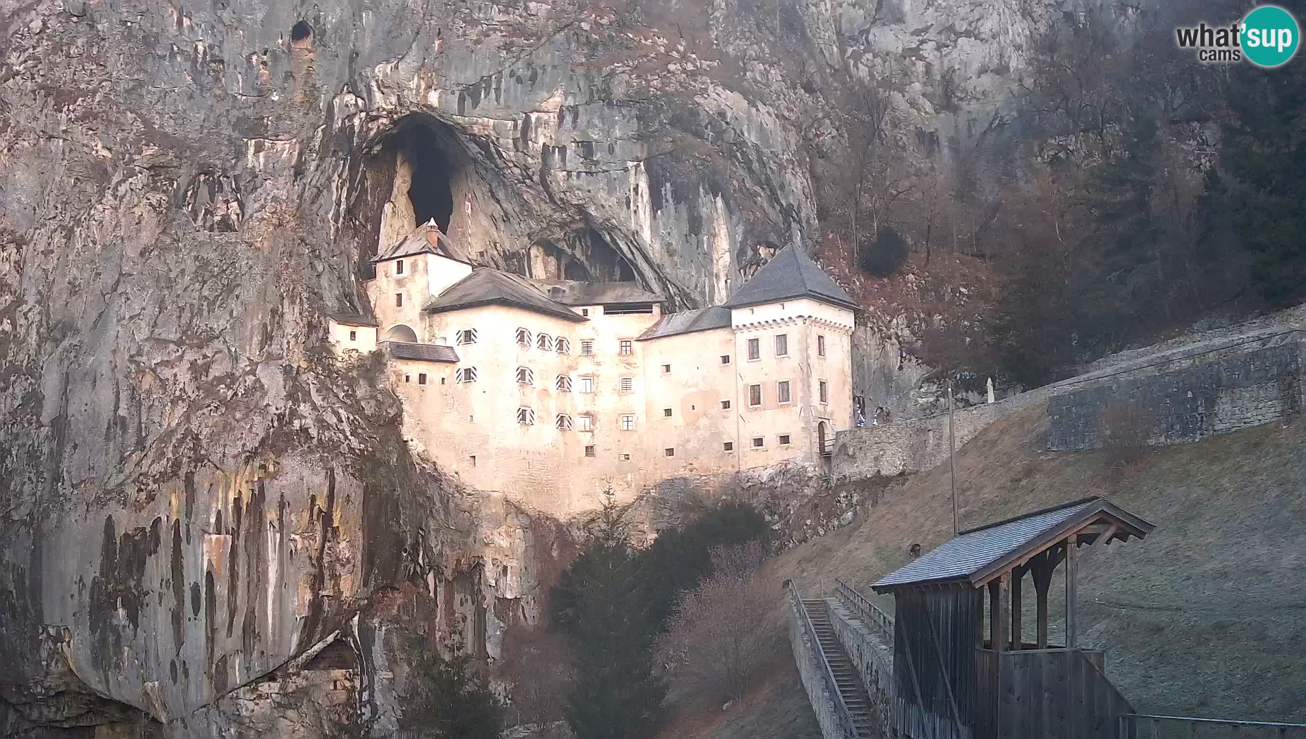 Live Webcam Grad Predjama – Château de Predjama – Postojna – Slovénie