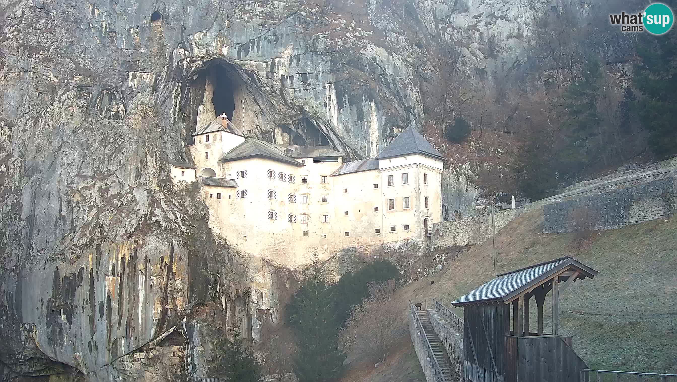 Live Webcam Grad Predjama – Château de Predjama – Postojna – Slovénie