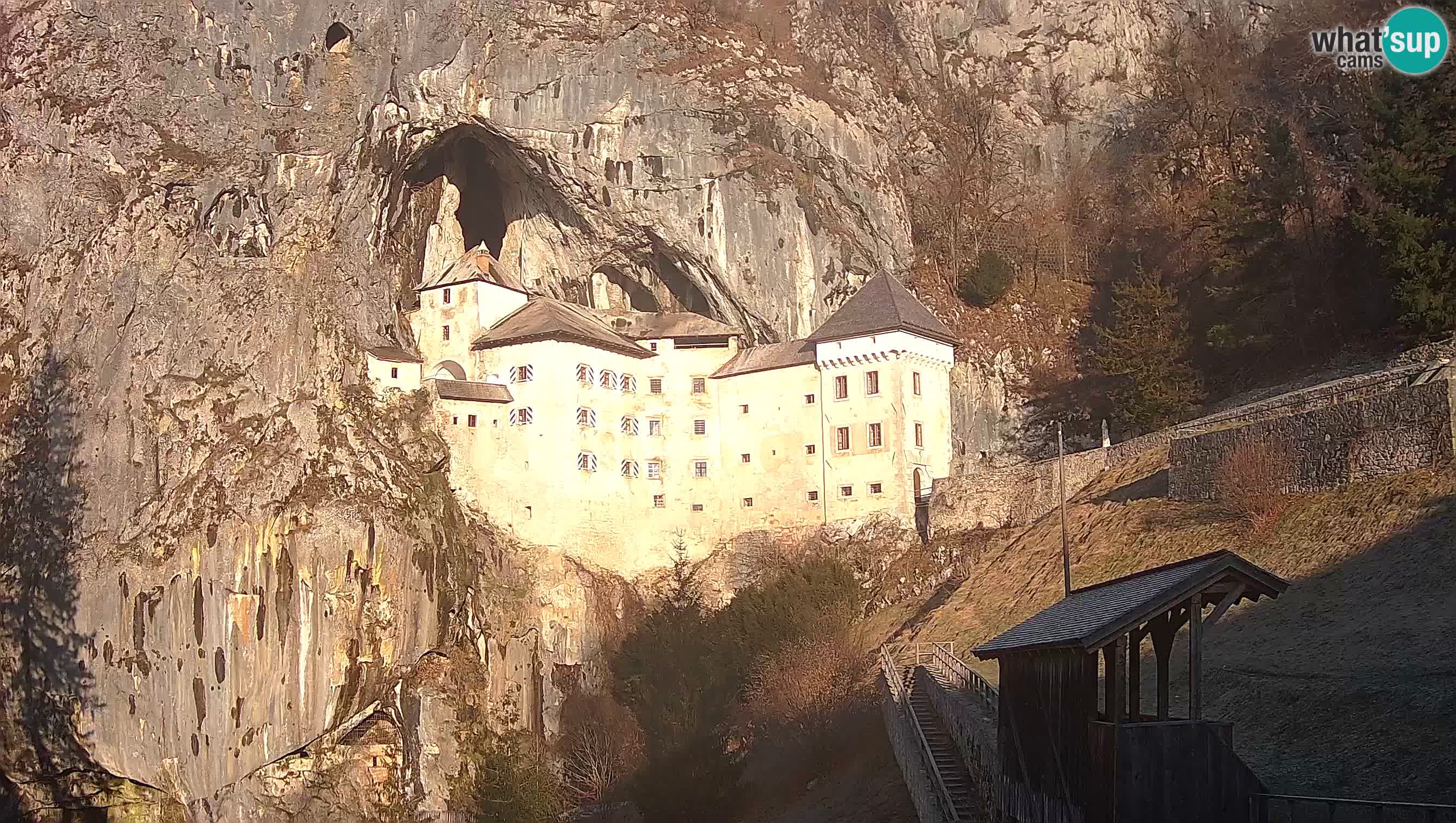 Live Webcam Grad Predjama – Château de Predjama – Postojna – Slovénie