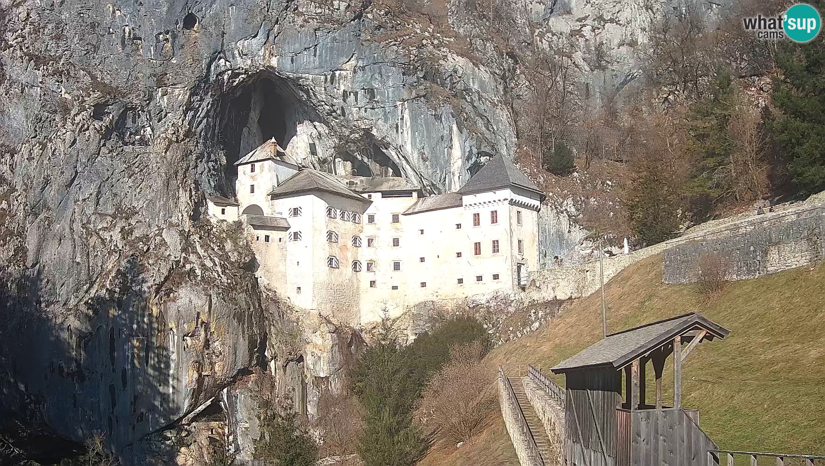 Live Webcam Grad Predjama – Château de Predjama – Postojna – Slovénie