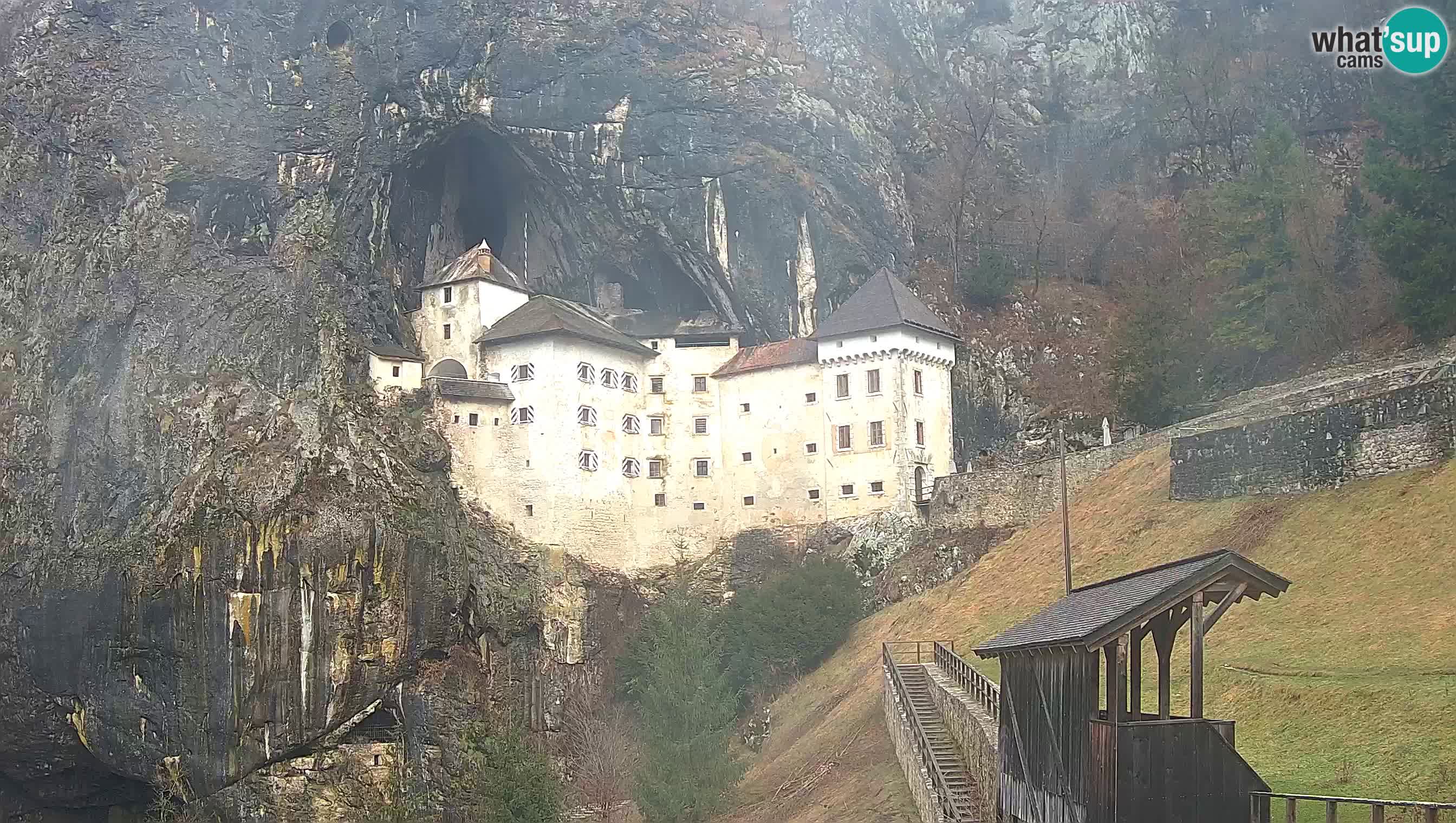 Live Webcam Grad Predjama – Château de Predjama – Postojna – Slovénie