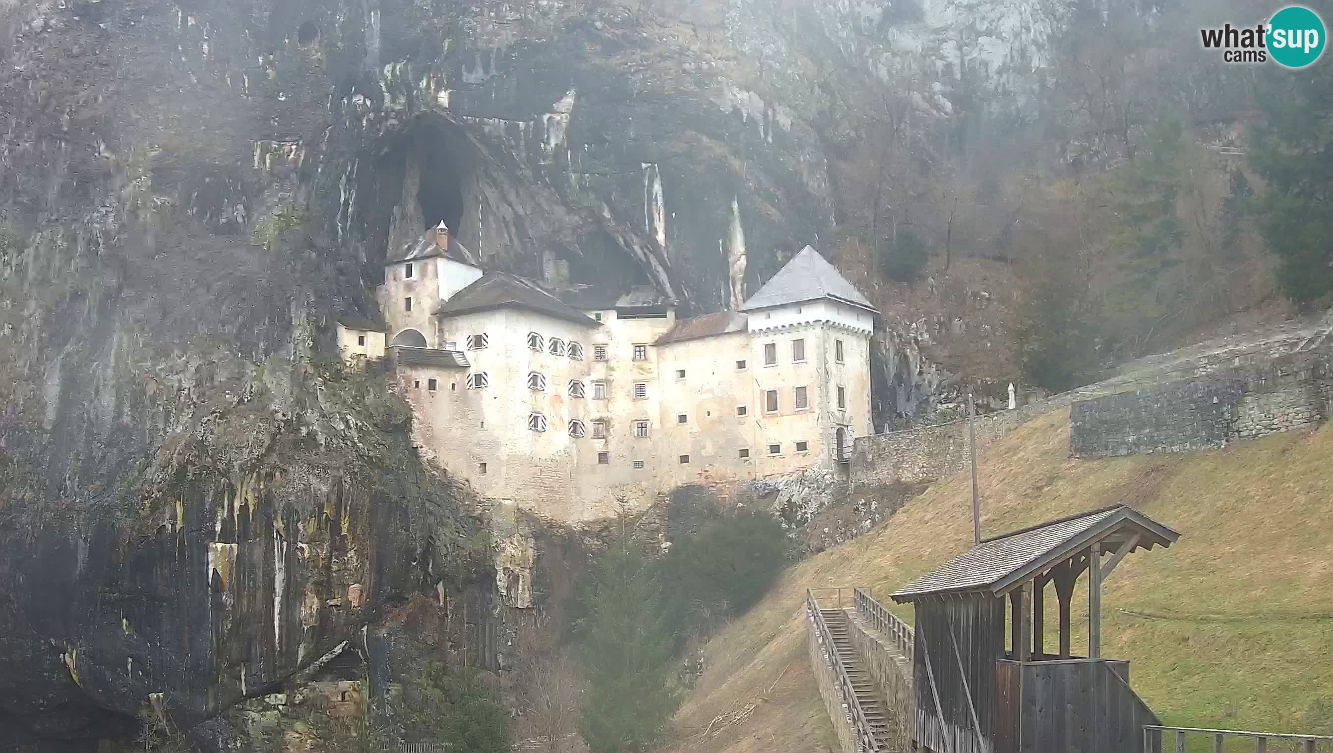 Live Webcam Grad Predjama – Château de Predjama – Postojna – Slovénie