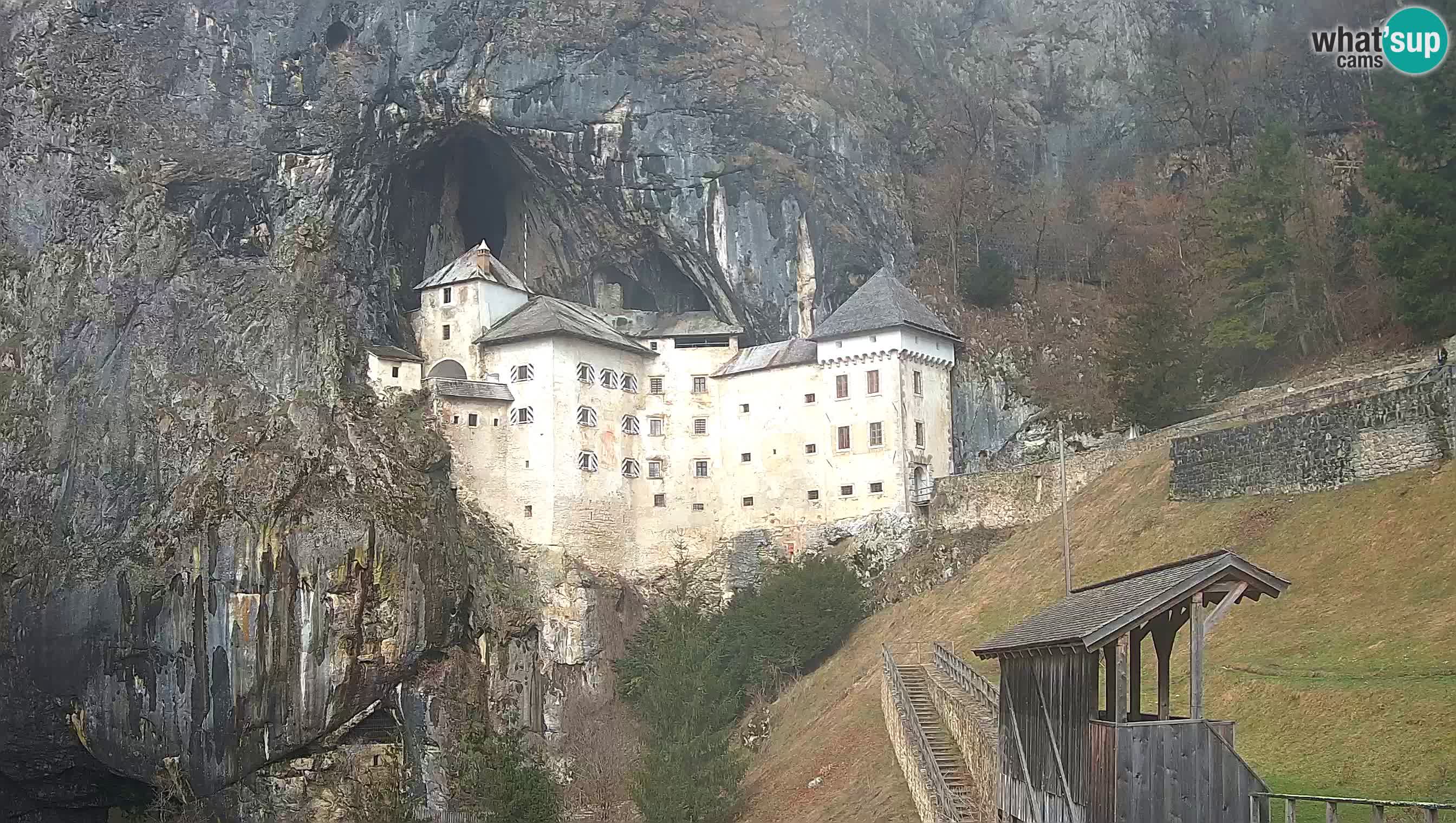 Live Webcam Grad Predjama – Château de Predjama – Postojna – Slovénie