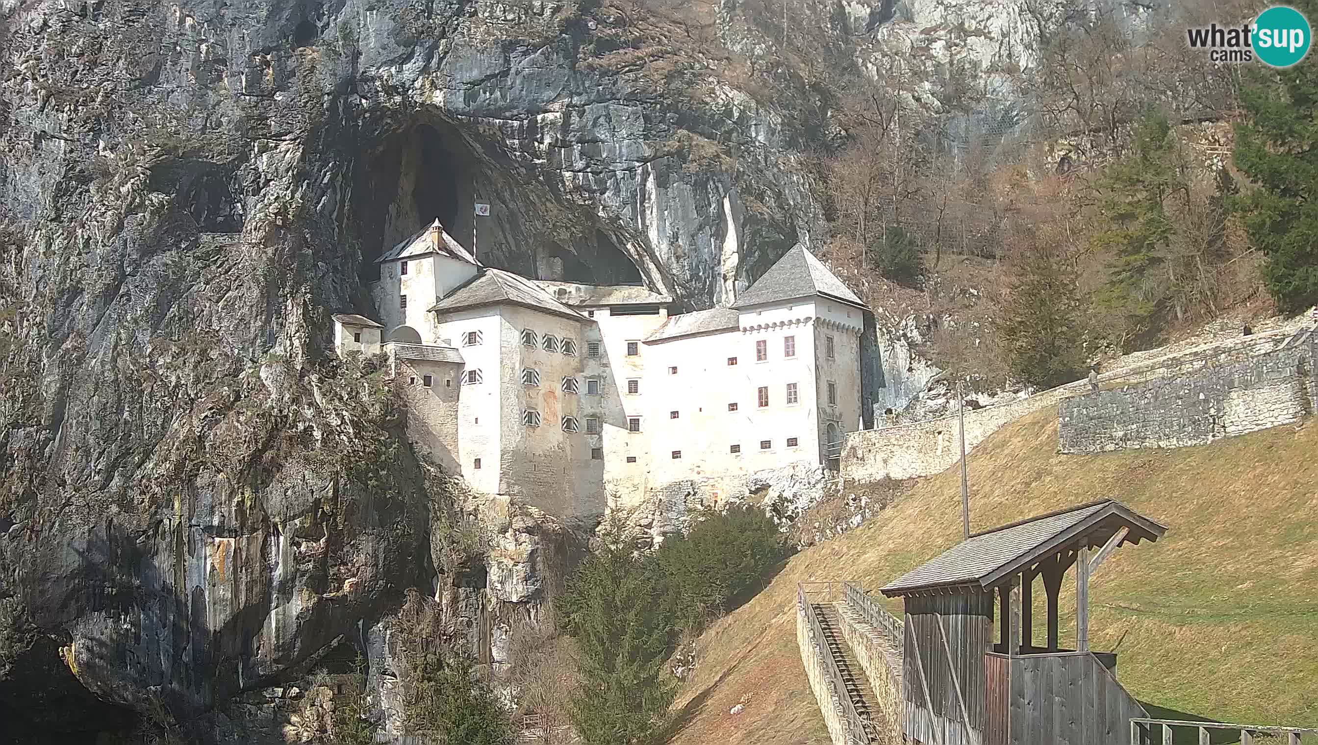 Live Webcam Grad Predjama – Château de Predjama – Postojna – Slovénie