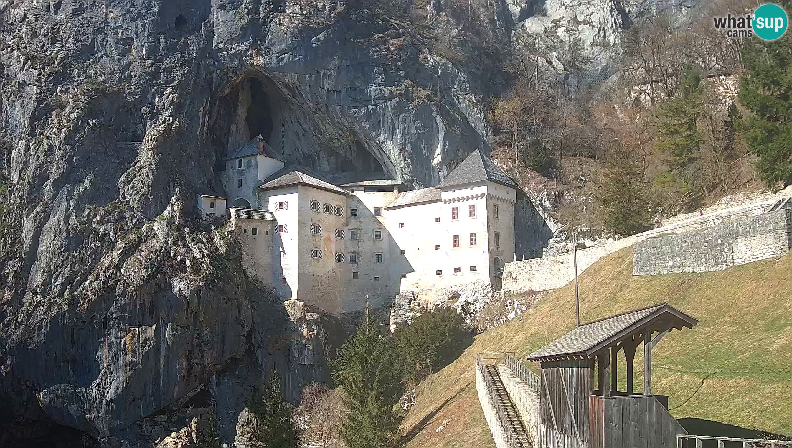 Live Webcam Grad Predjama – Château de Predjama – Postojna – Slovénie