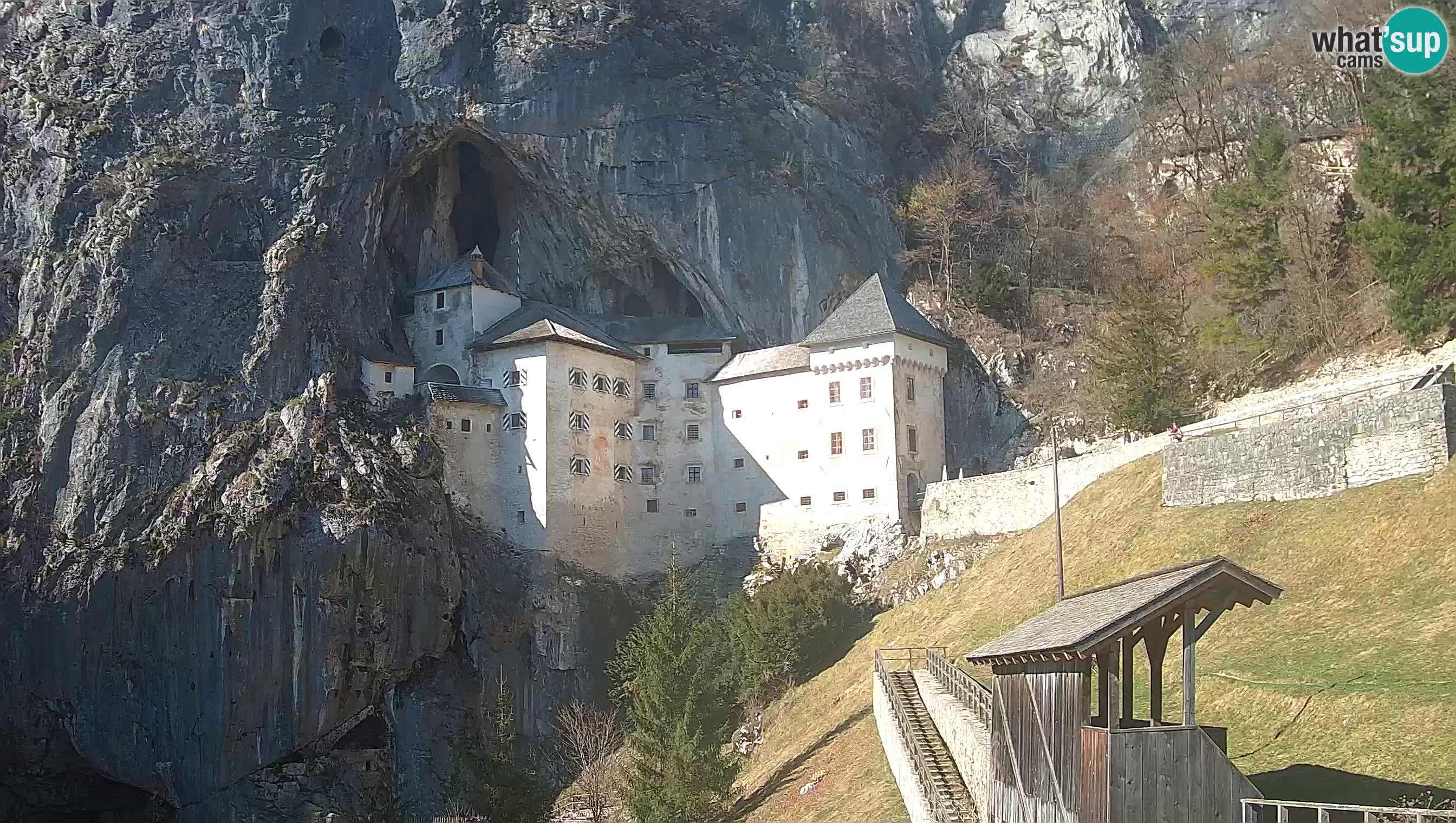 Live Webcam Grad Predjama – Château de Predjama – Postojna – Slovénie