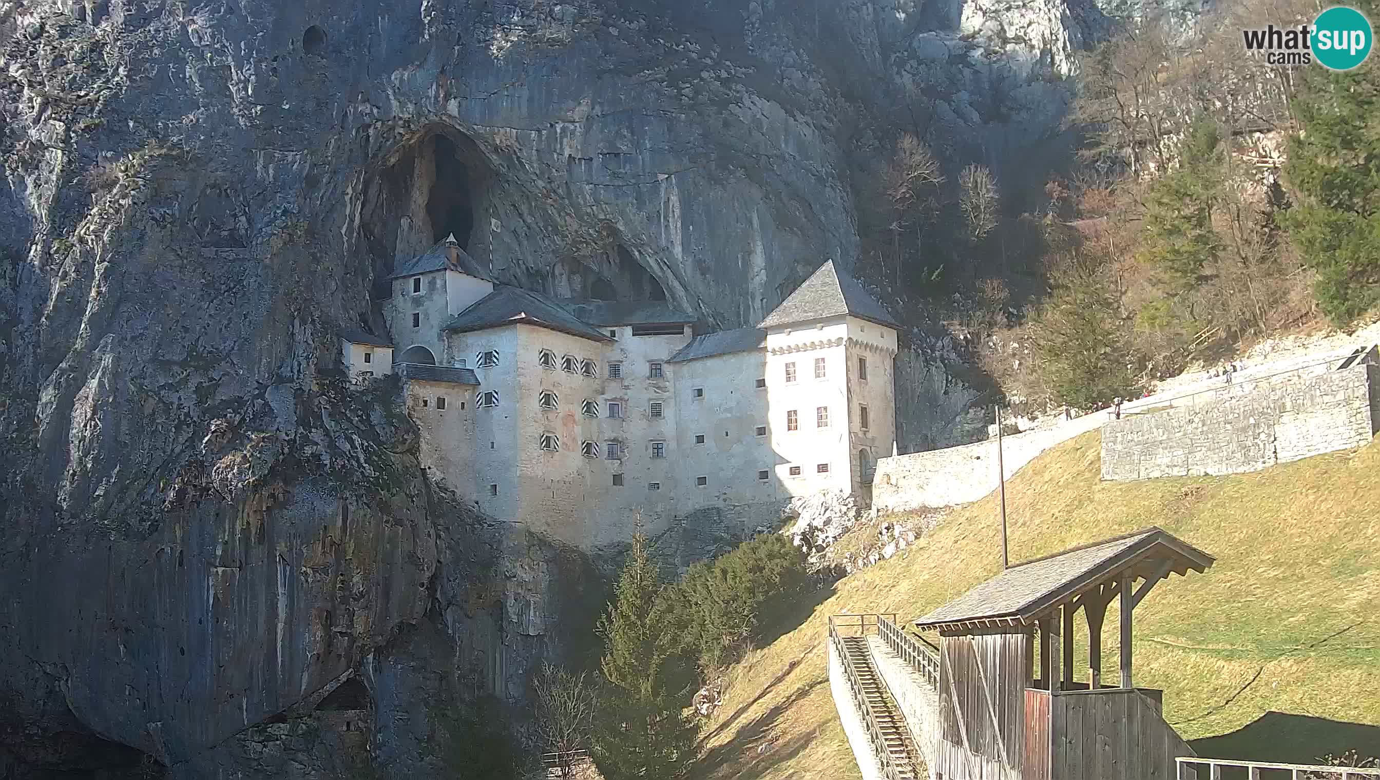 Live Webcam Grad Predjama – Château de Predjama – Postojna – Slovénie