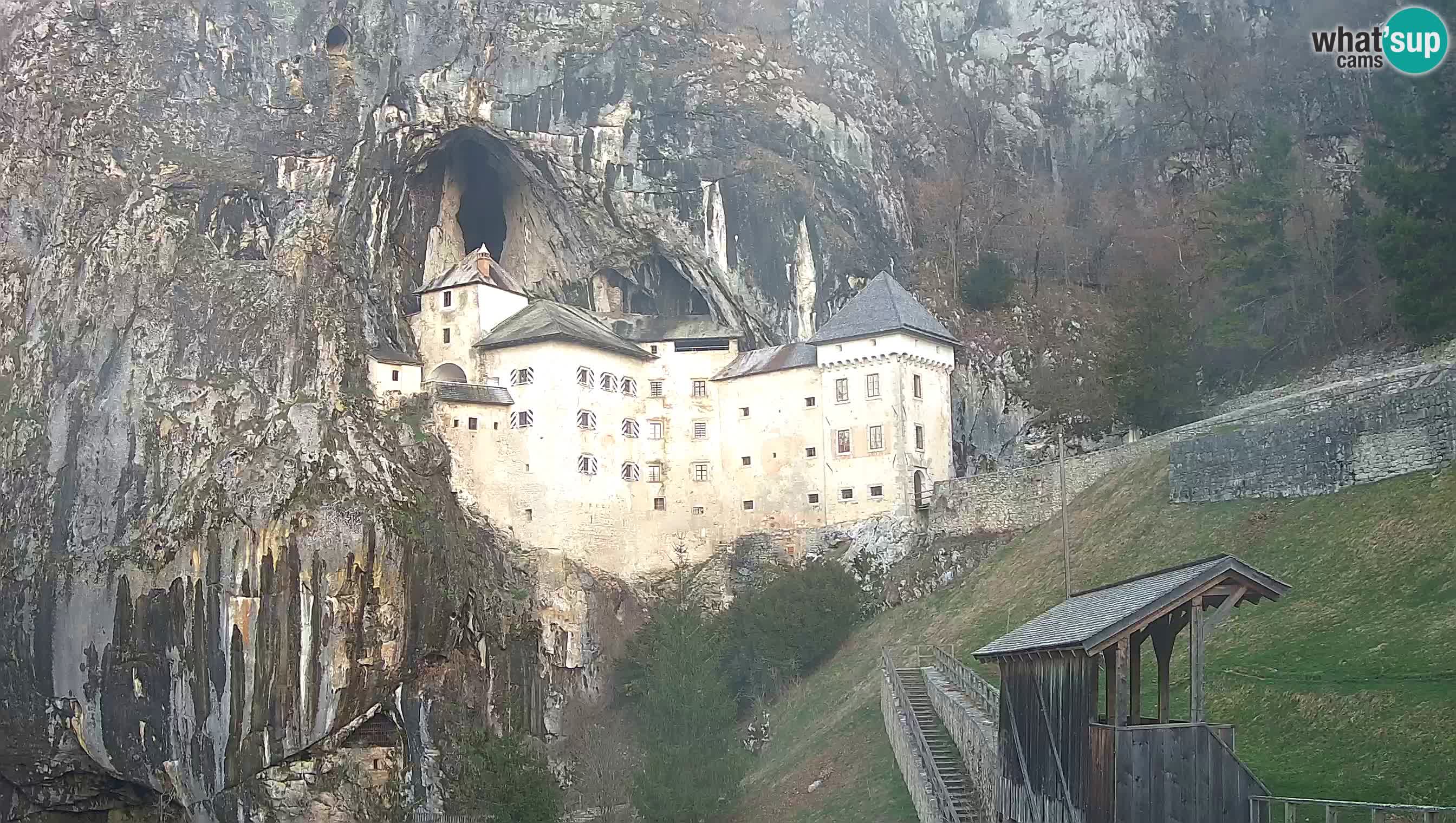 Live Webcam Grad Predjama – Château de Predjama – Postojna – Slovénie