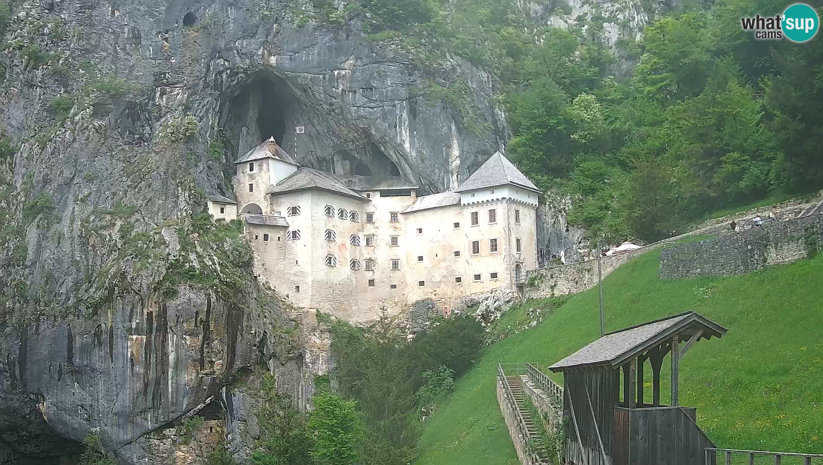 Spletna kamera Predjamski grad – Grad Predjama – Postojna