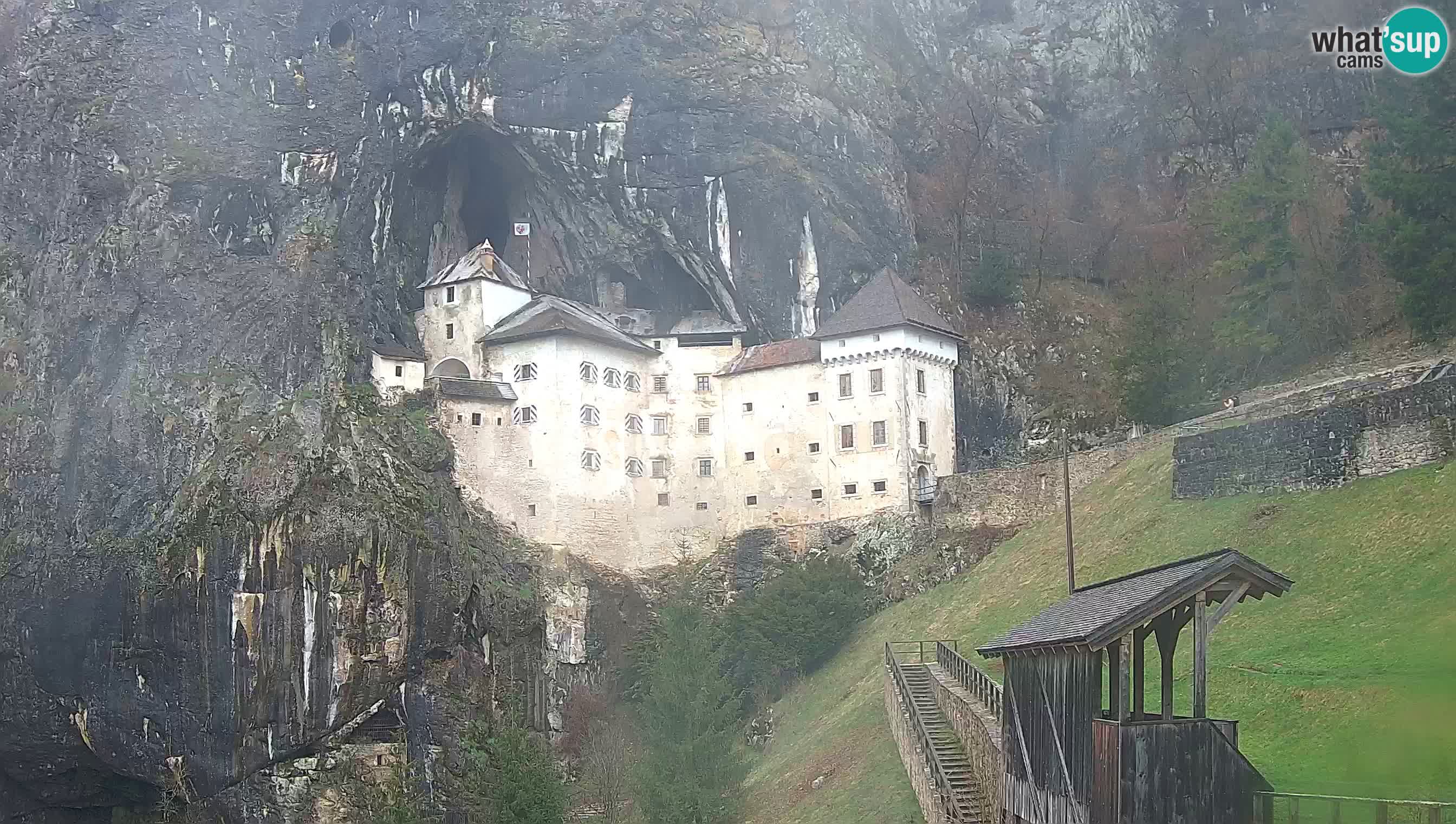 Live Webcam Grad Predjama – Château de Predjama – Postojna – Slovénie