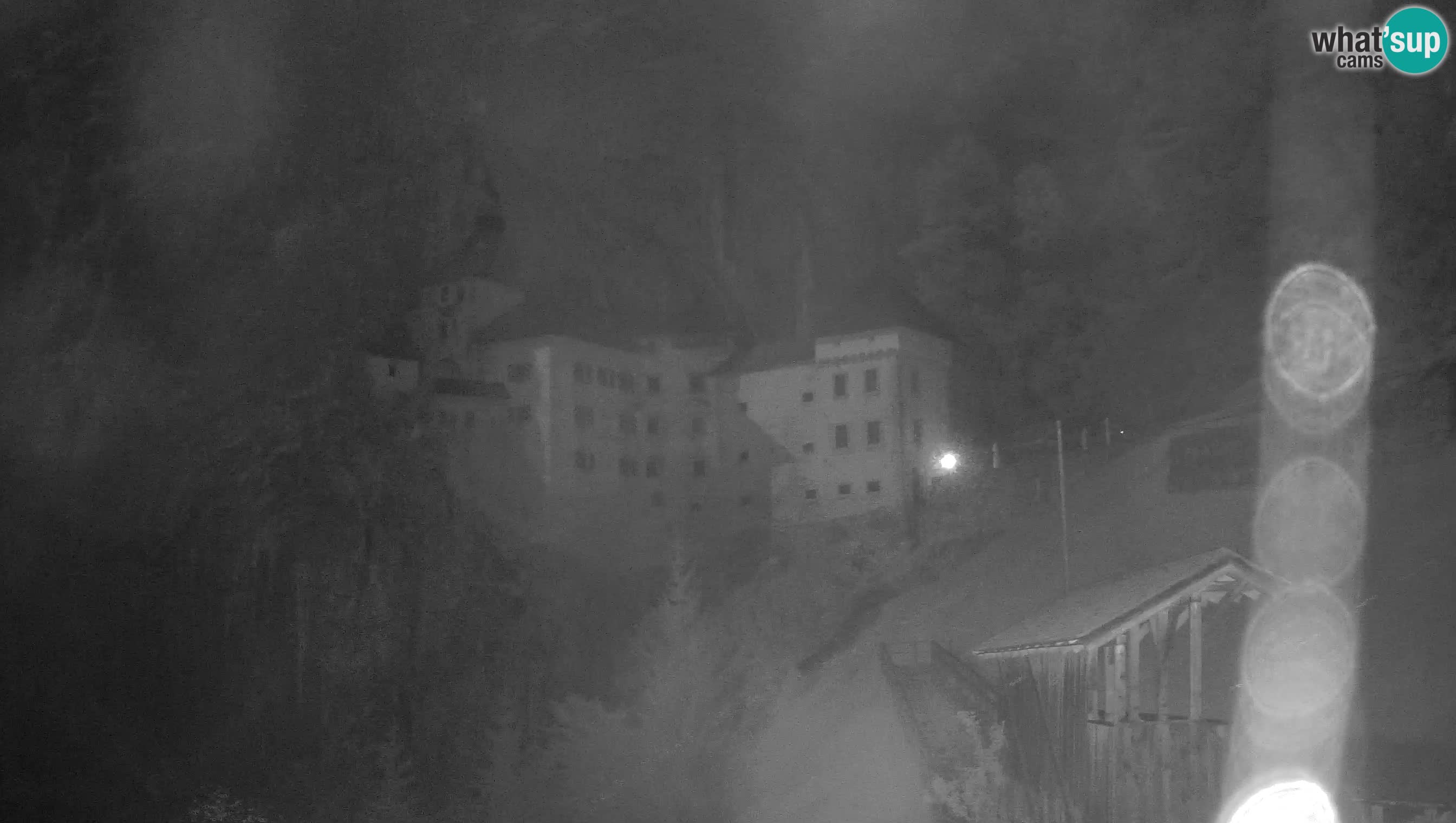 Spletna kamera Predjamski grad – Grad Predjama – Postojna