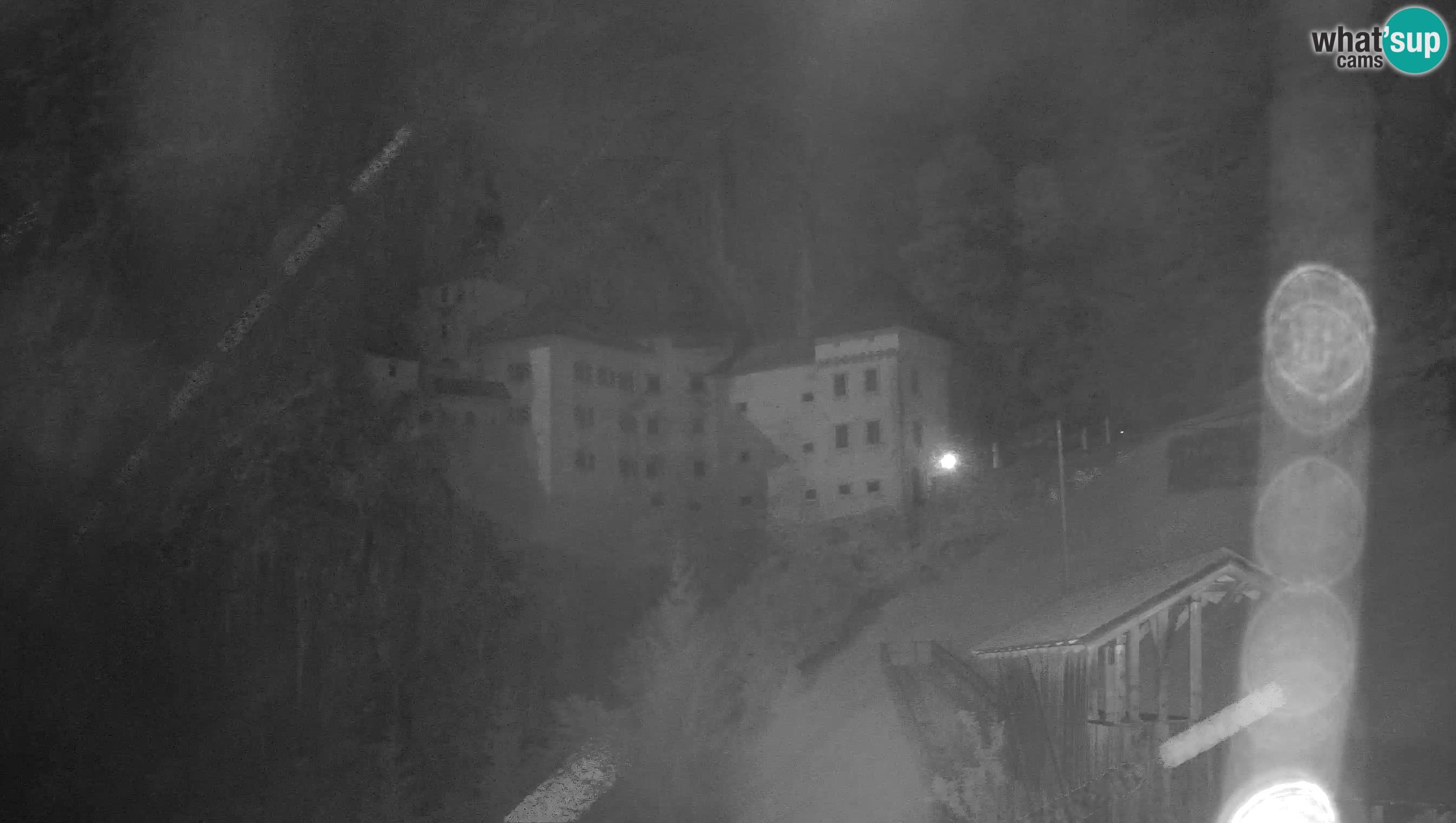 Spletna kamera Predjamski grad – Grad Predjama – Postojna