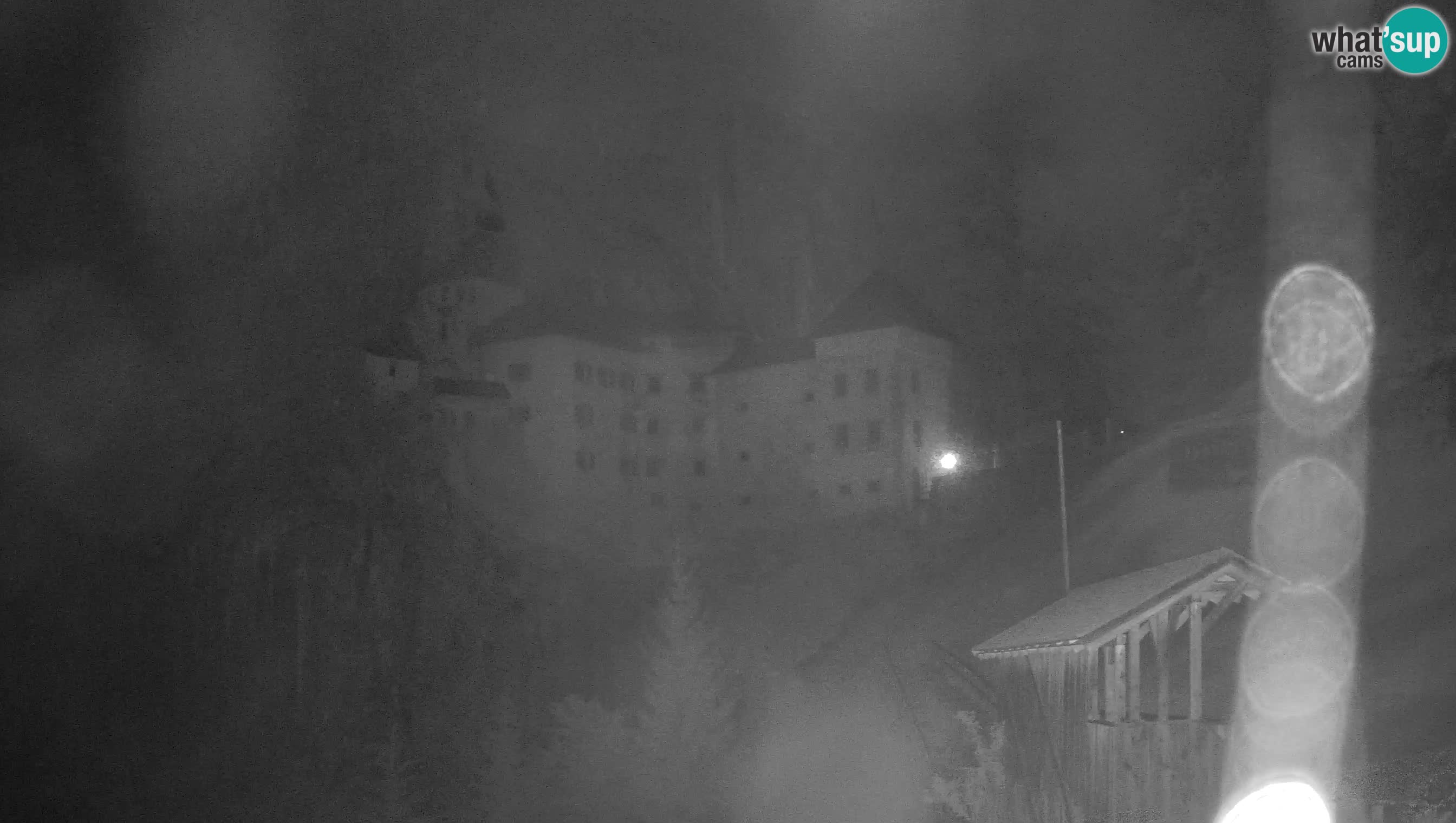 Spletna kamera Predjamski grad – Grad Predjama – Postojna