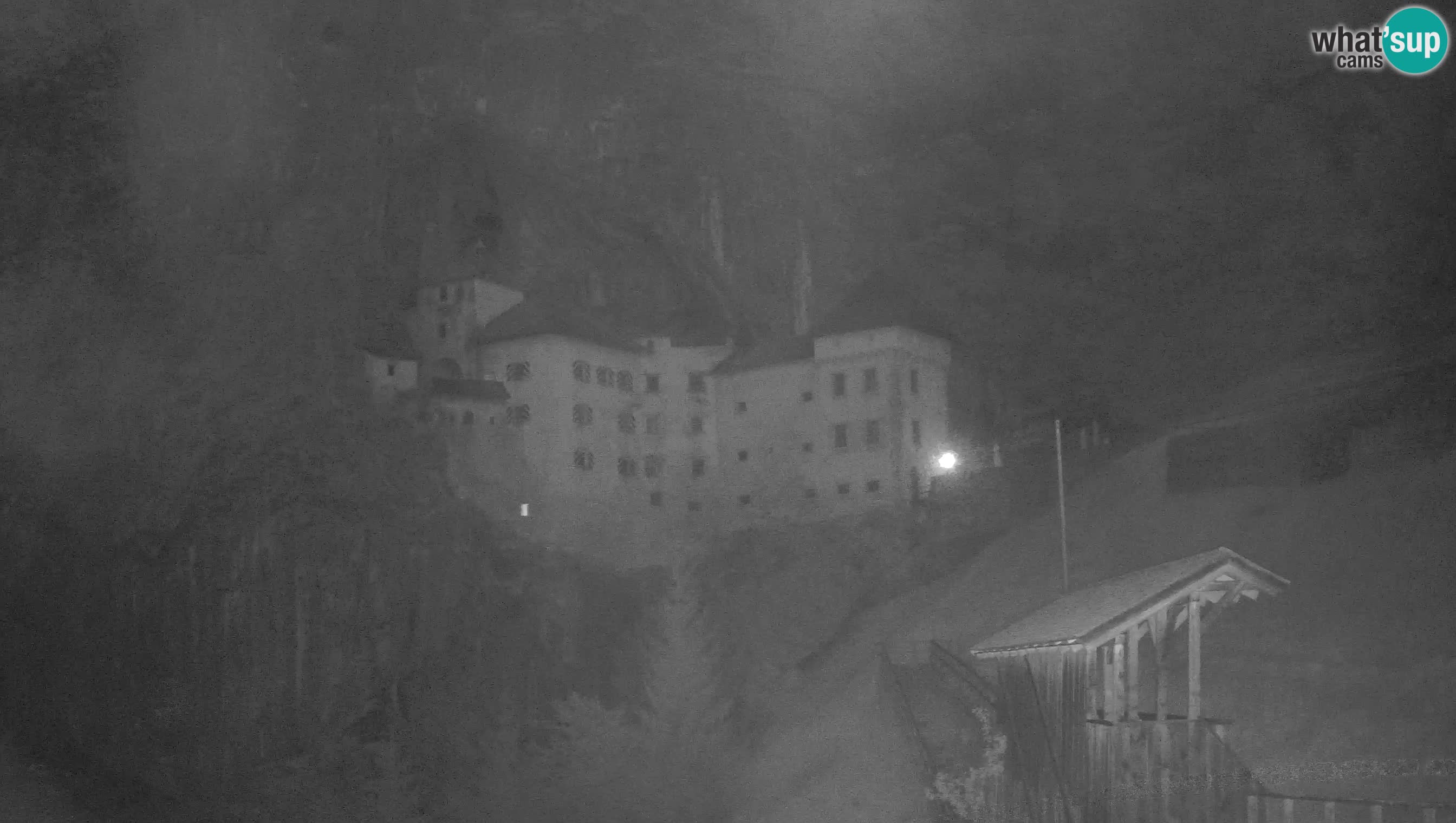 Spletna kamera Predjamski grad – Grad Predjama – Postojna