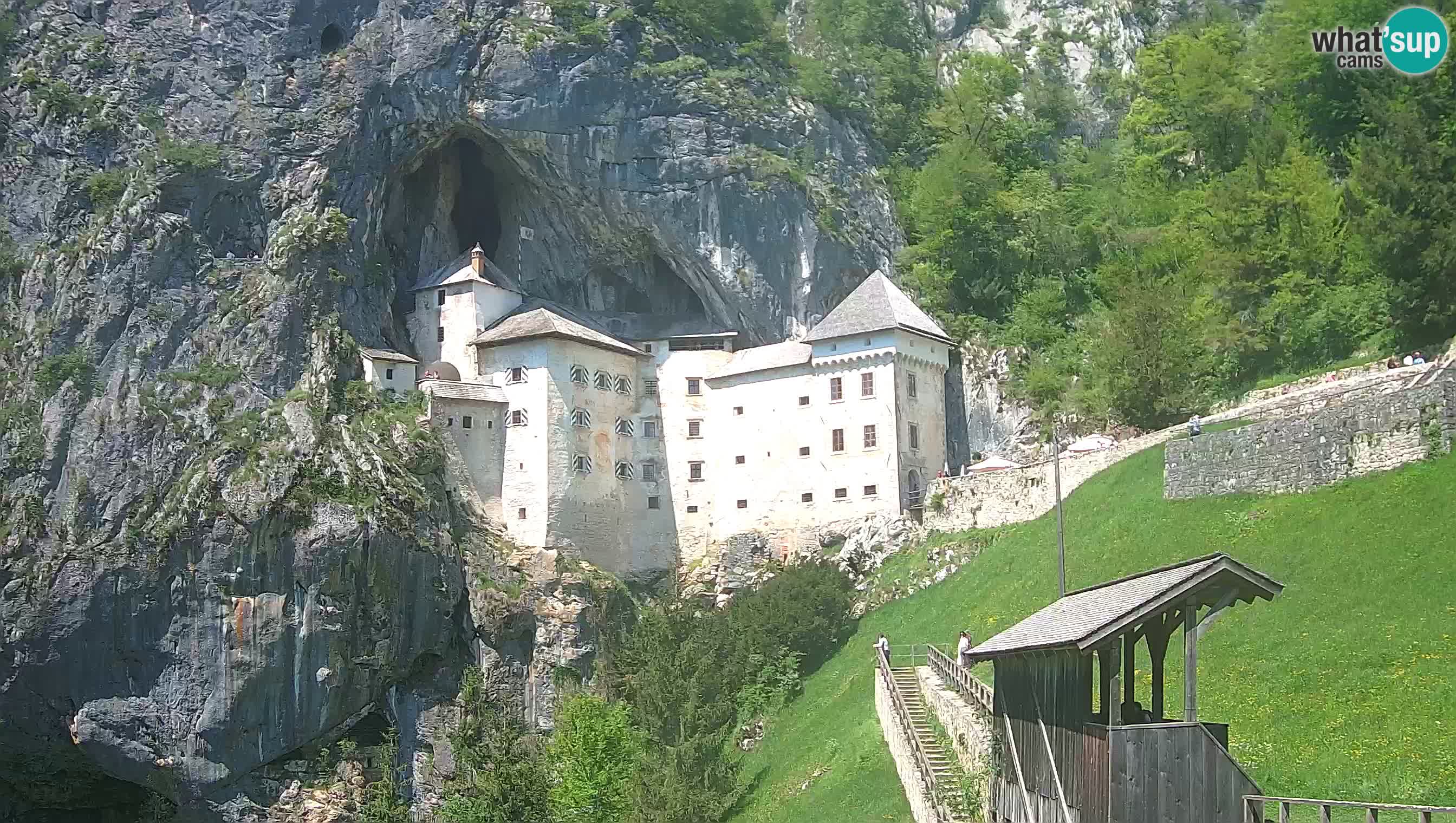 Spletna kamera Predjamski grad – Grad Predjama – Postojna