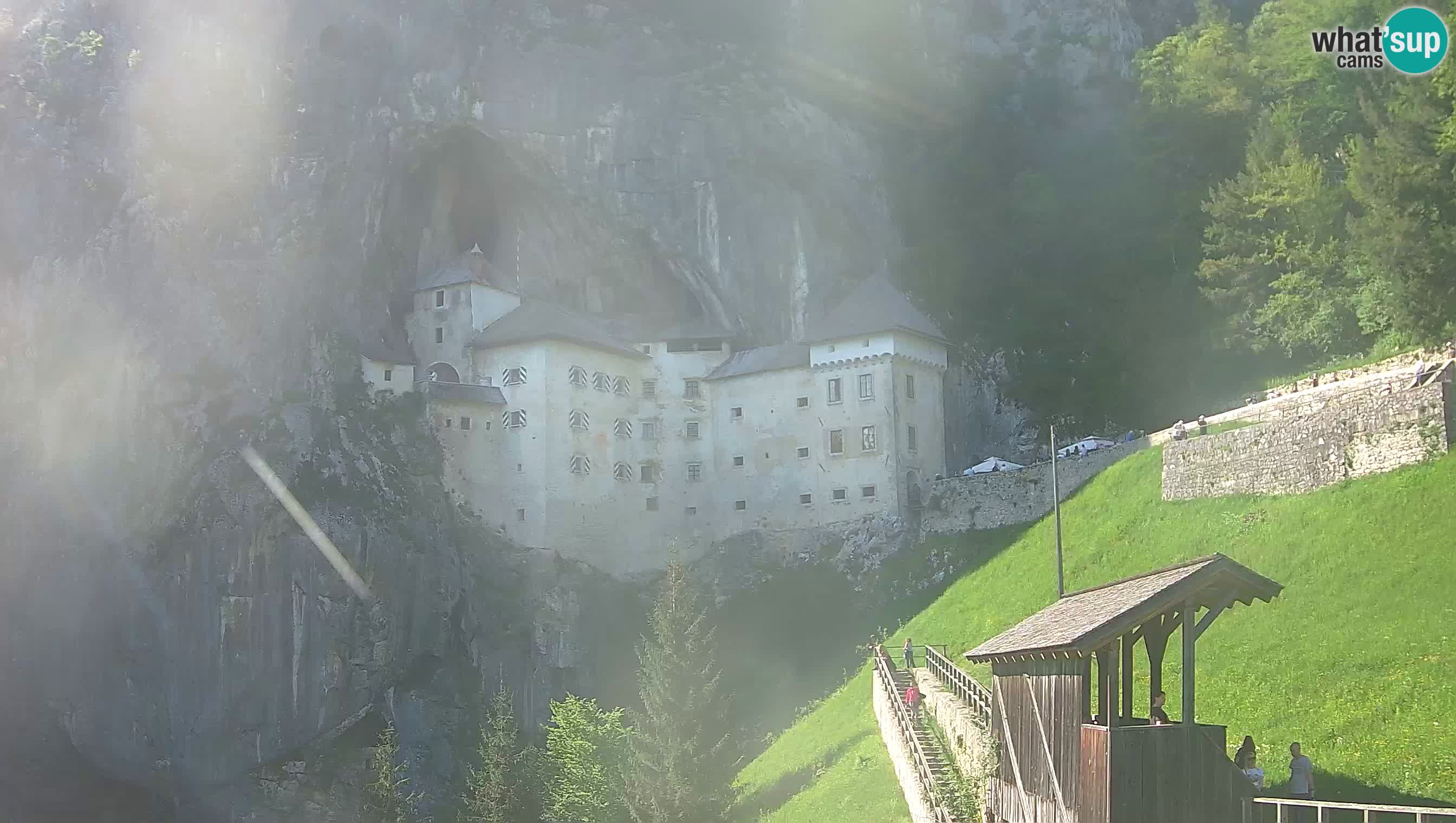 Spletna kamera Predjamski grad – Grad Predjama – Postojna