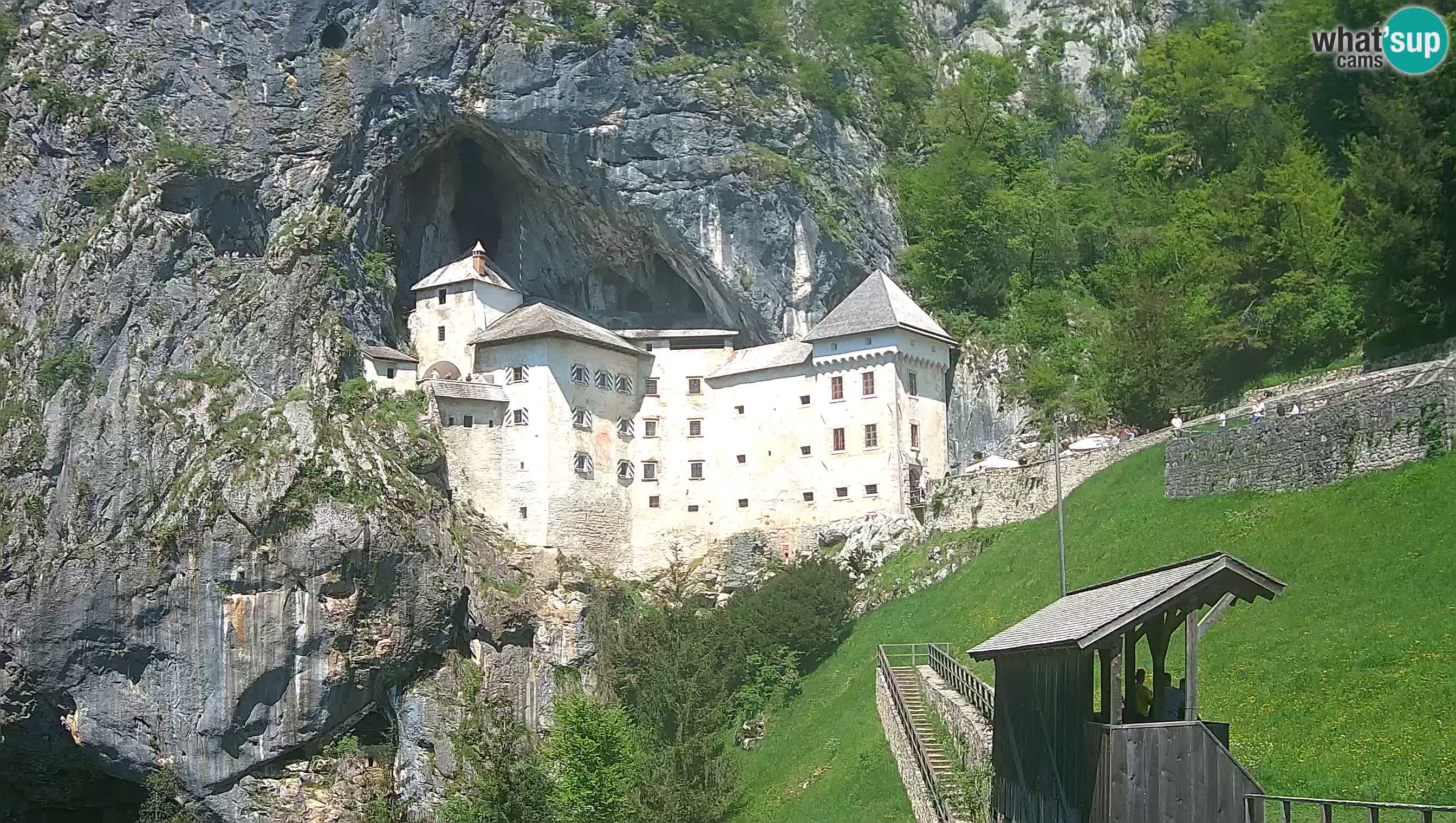 Spletna kamera Predjamski grad – Grad Predjama – Postojna