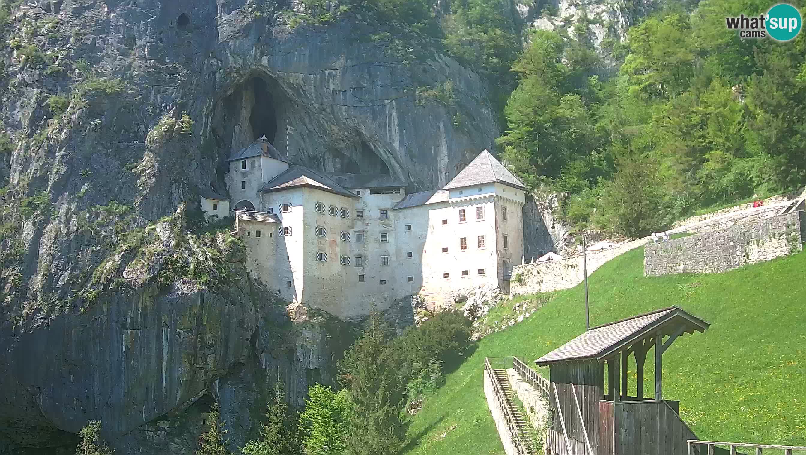 Spletna kamera Predjamski grad – Grad Predjama – Postojna