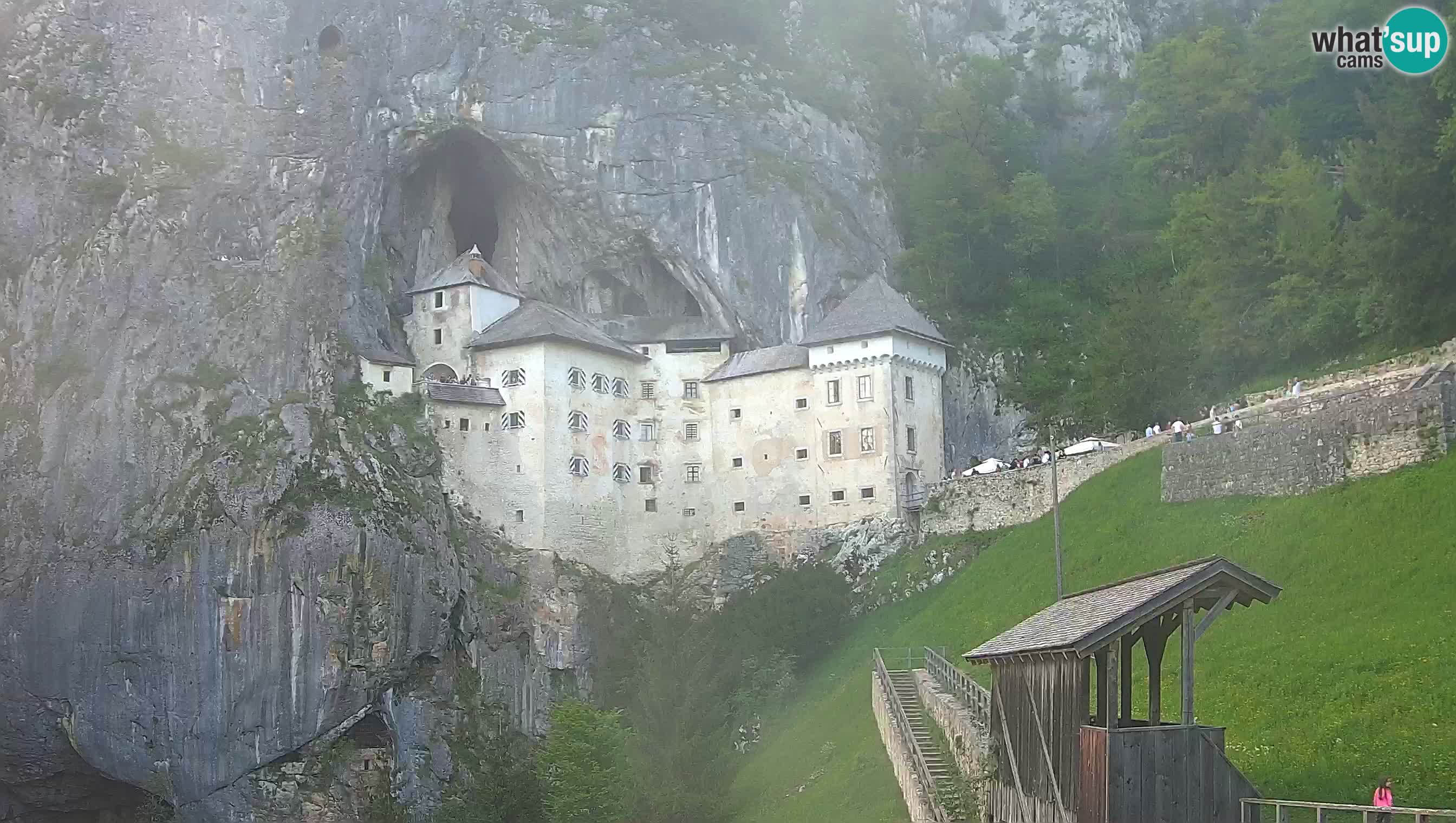 Spletna kamera Predjamski grad – Grad Predjama – Postojna