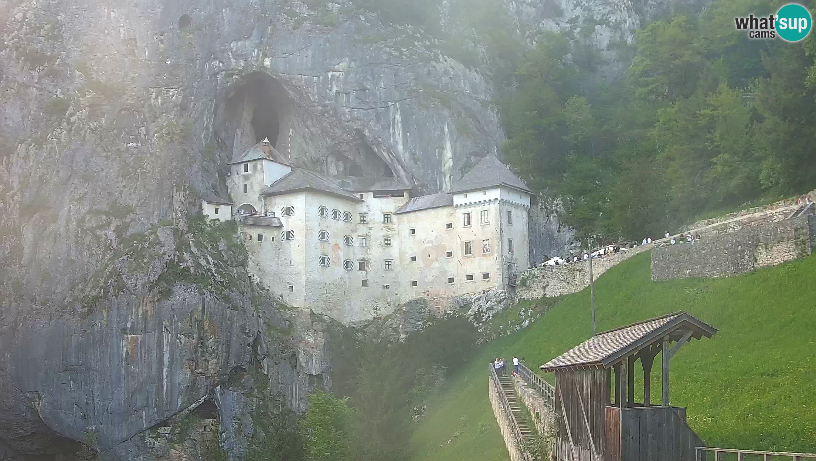 Spletna kamera Predjamski grad – Grad Predjama – Postojna