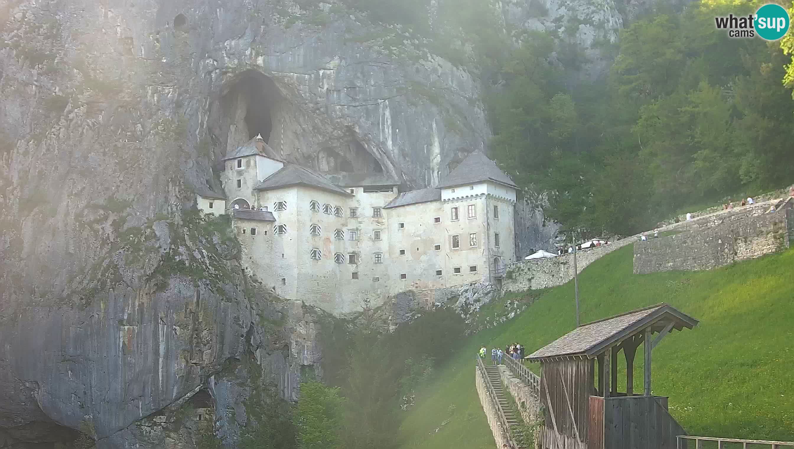 Spletna kamera Predjamski grad – Grad Predjama – Postojna