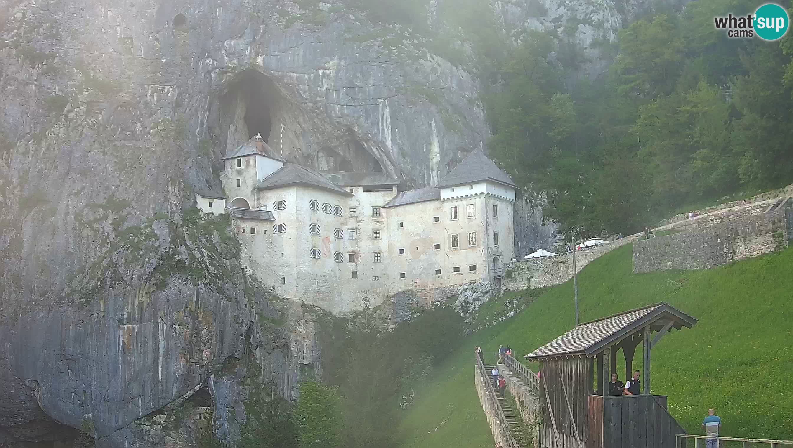 Spletna kamera Predjamski grad – Grad Predjama – Postojna