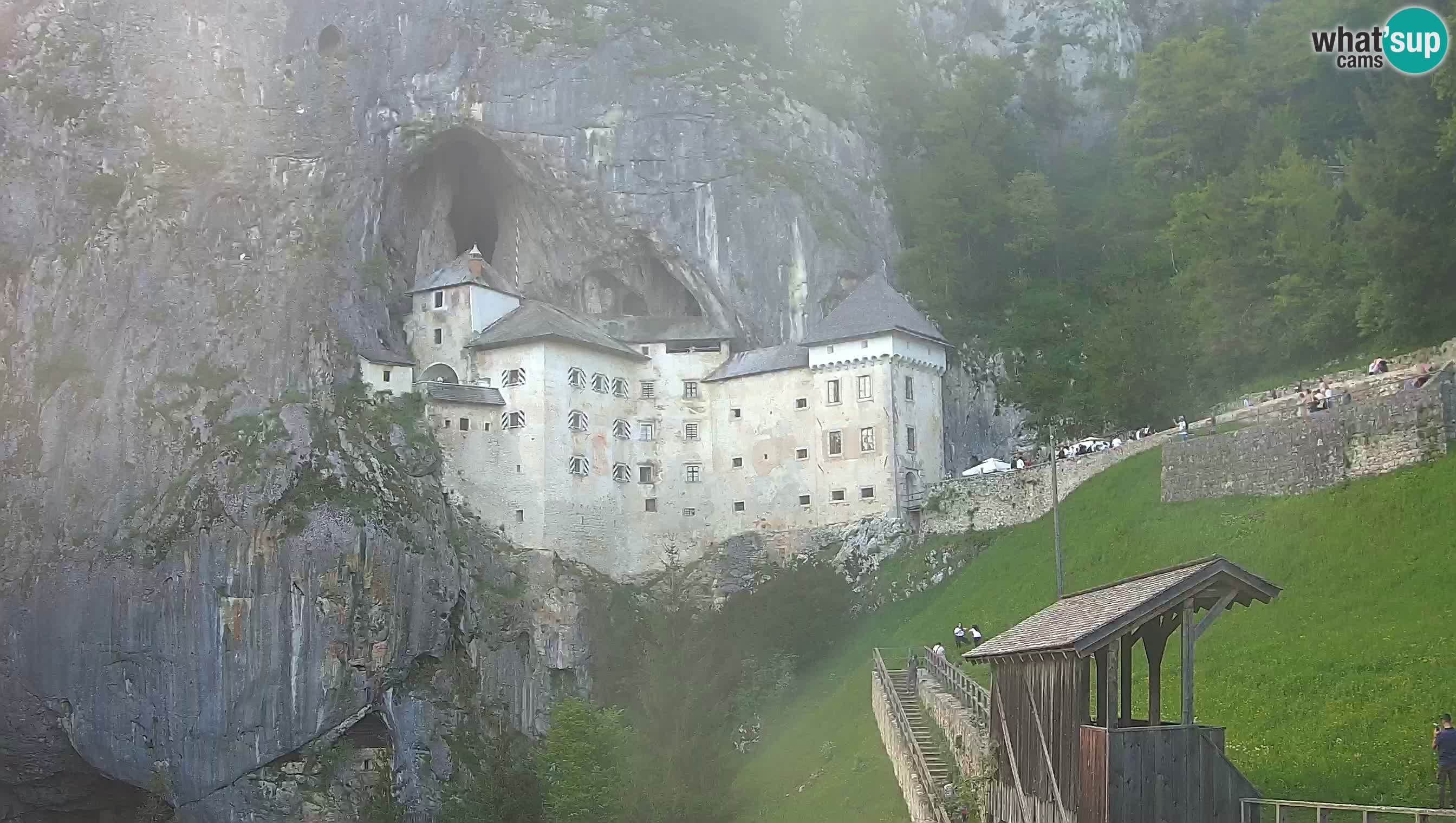 Spletna kamera Predjamski grad – Grad Predjama – Postojna