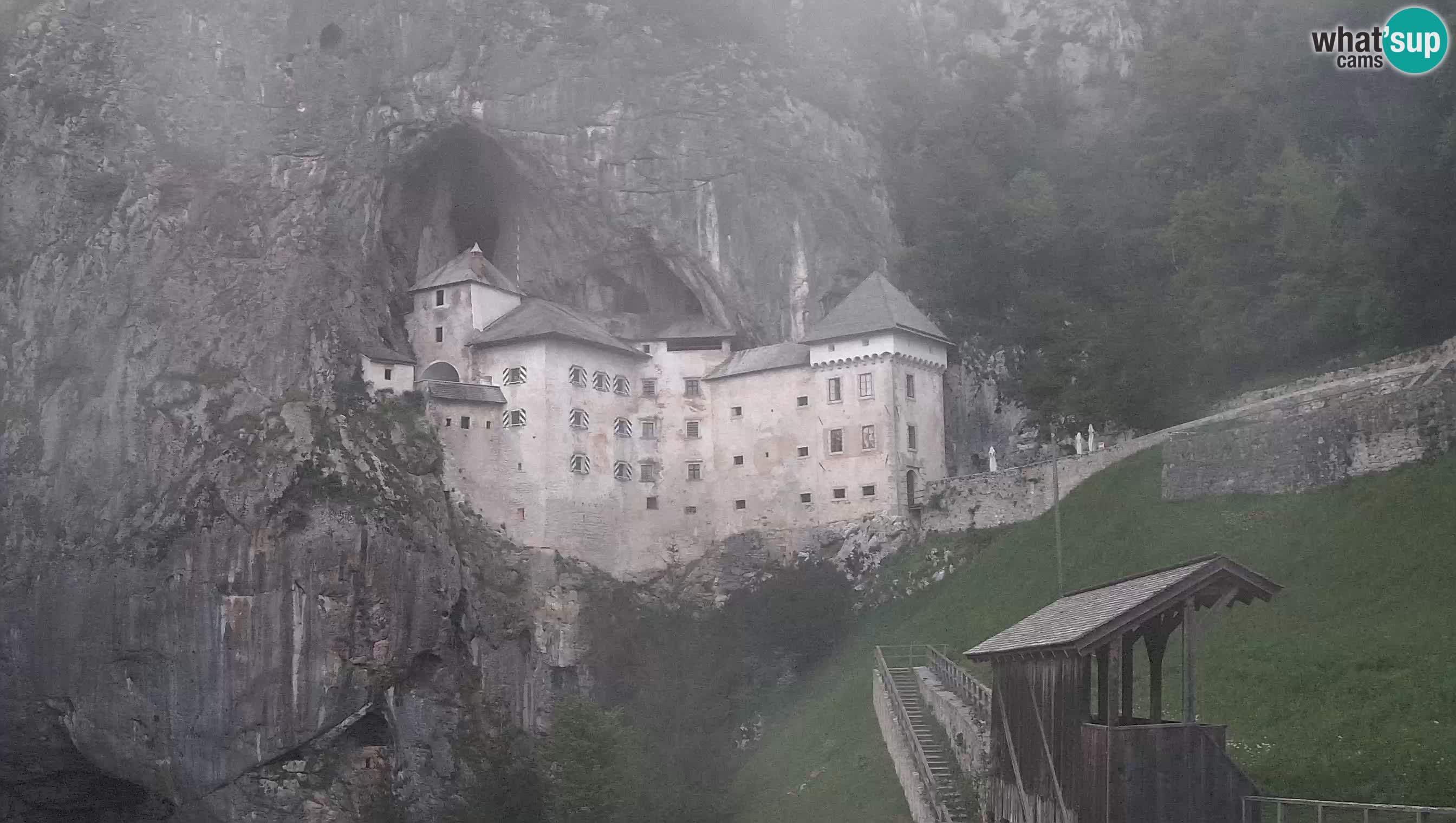 Spletna kamera Predjamski grad – Grad Predjama – Postojna