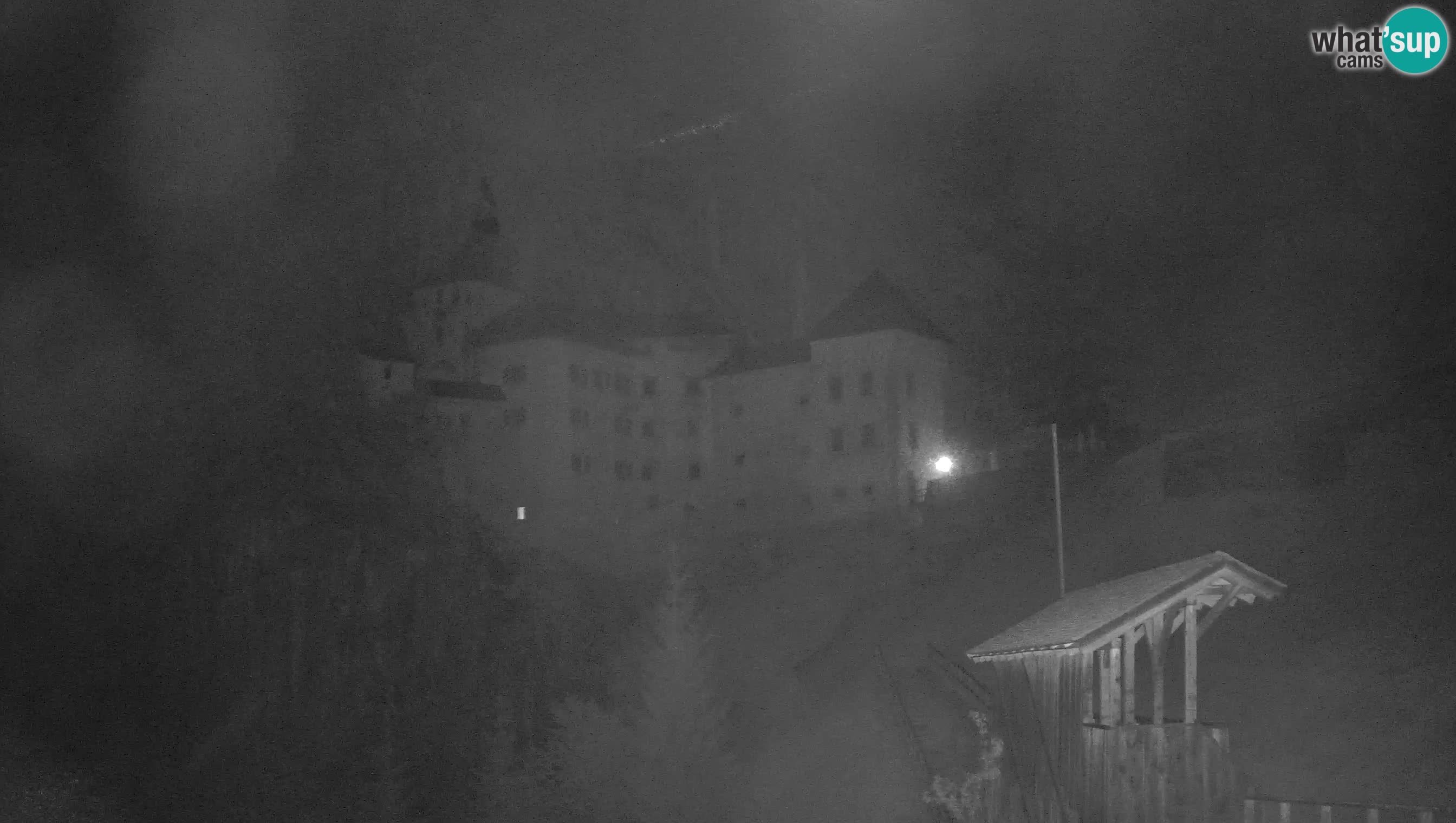 Spletna kamera Predjamski grad – Grad Predjama – Postojna