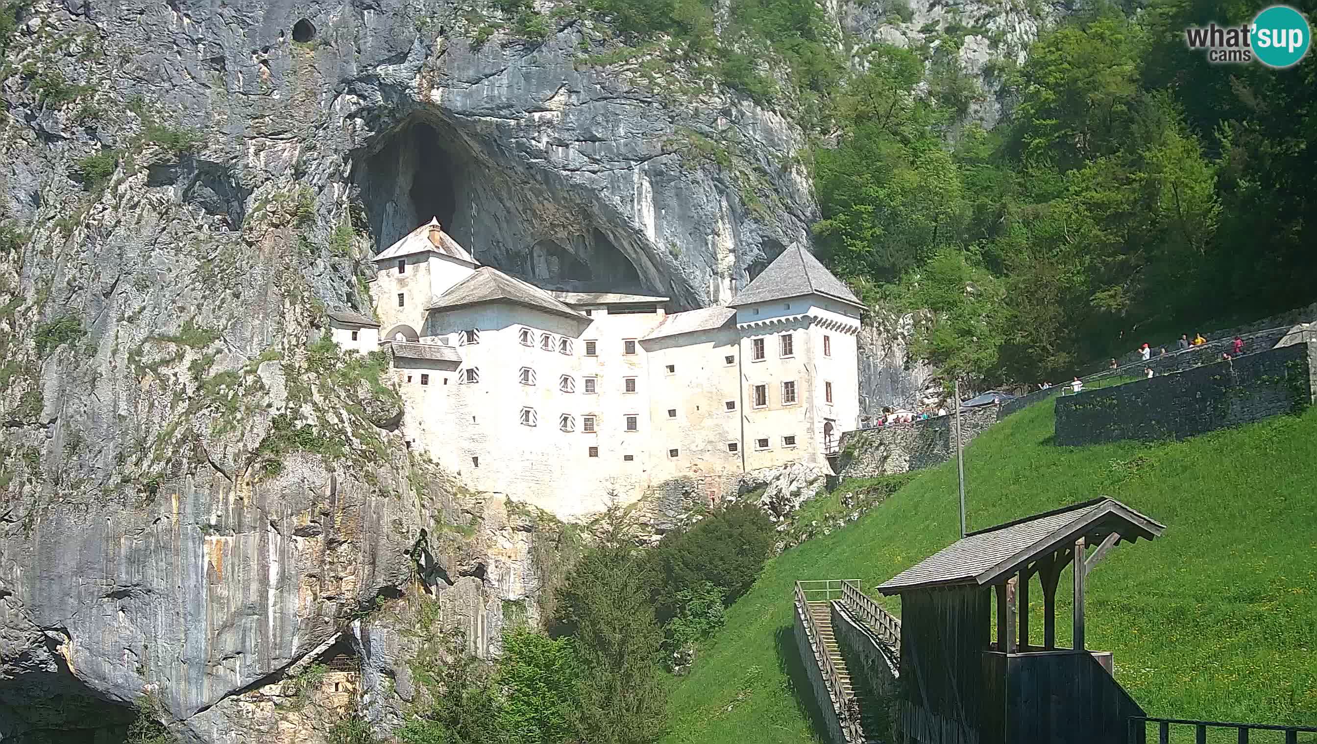 Spletna kamera Predjamski grad – Grad Predjama – Postojna
