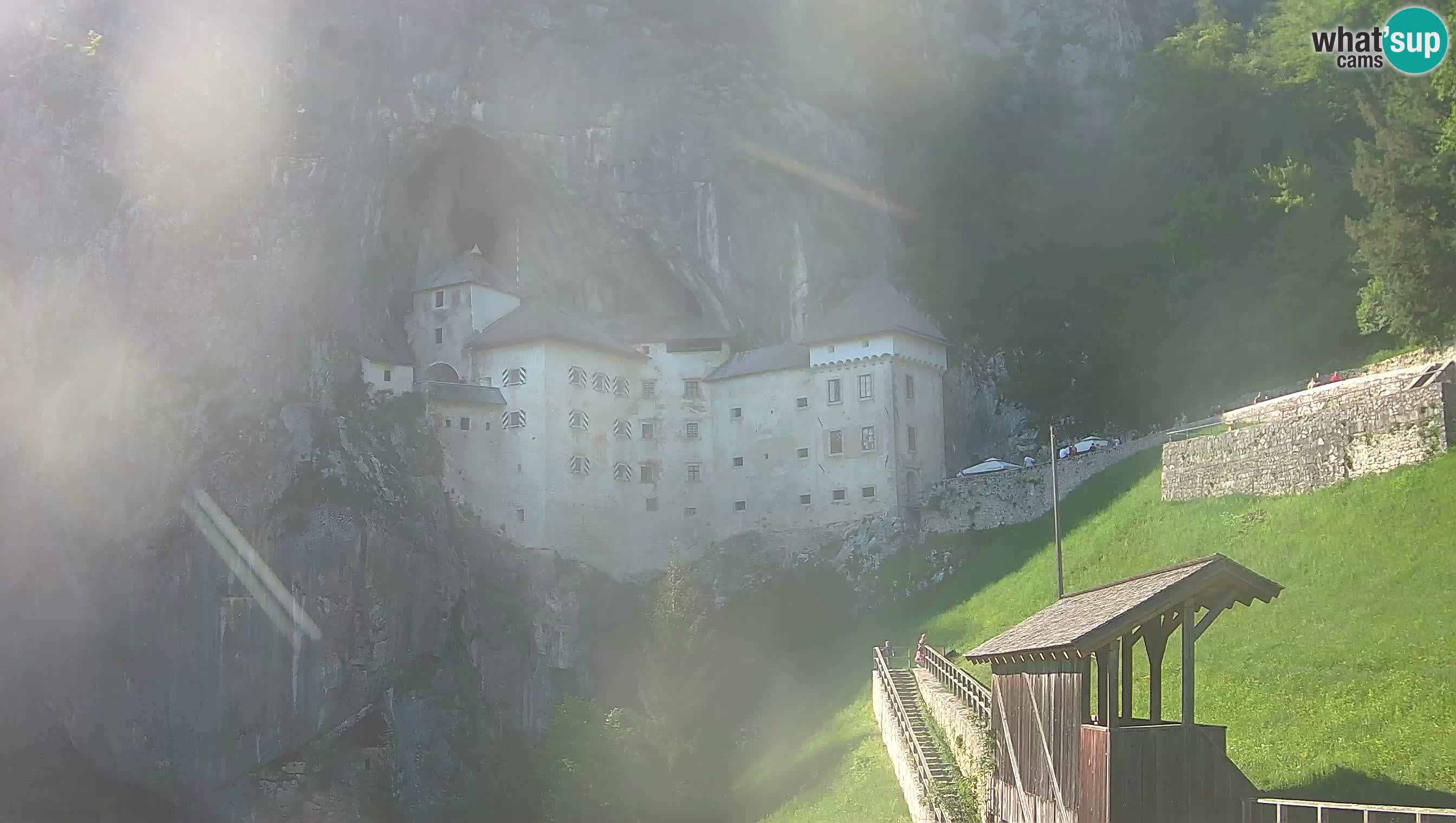 Spletna kamera Predjamski grad – Grad Predjama – Postojna