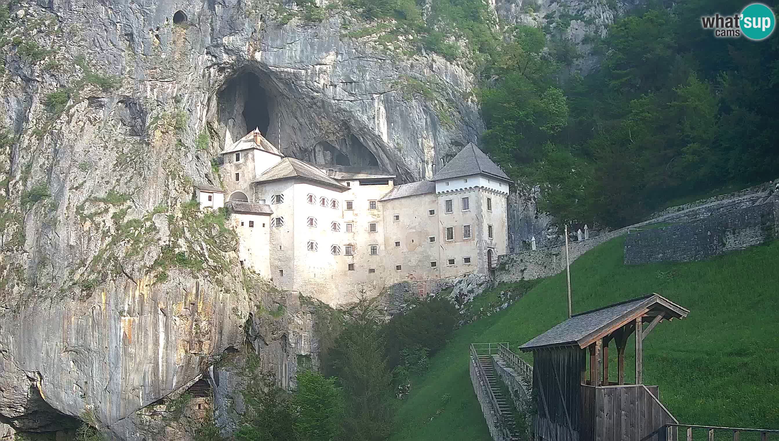 Spletna kamera Predjamski grad – Grad Predjama – Postojna