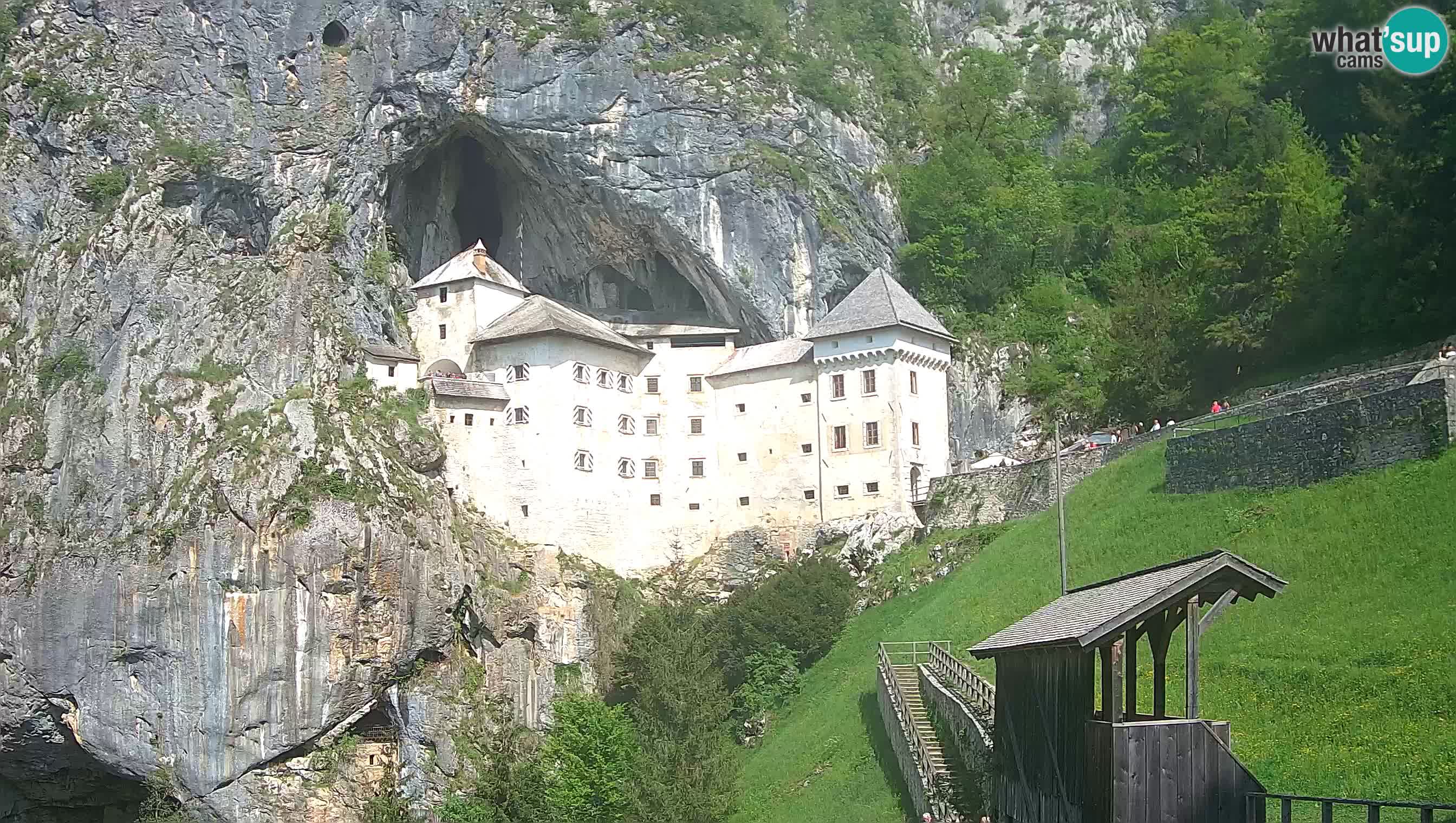 Spletna kamera Predjamski grad – Grad Predjama – Postojna