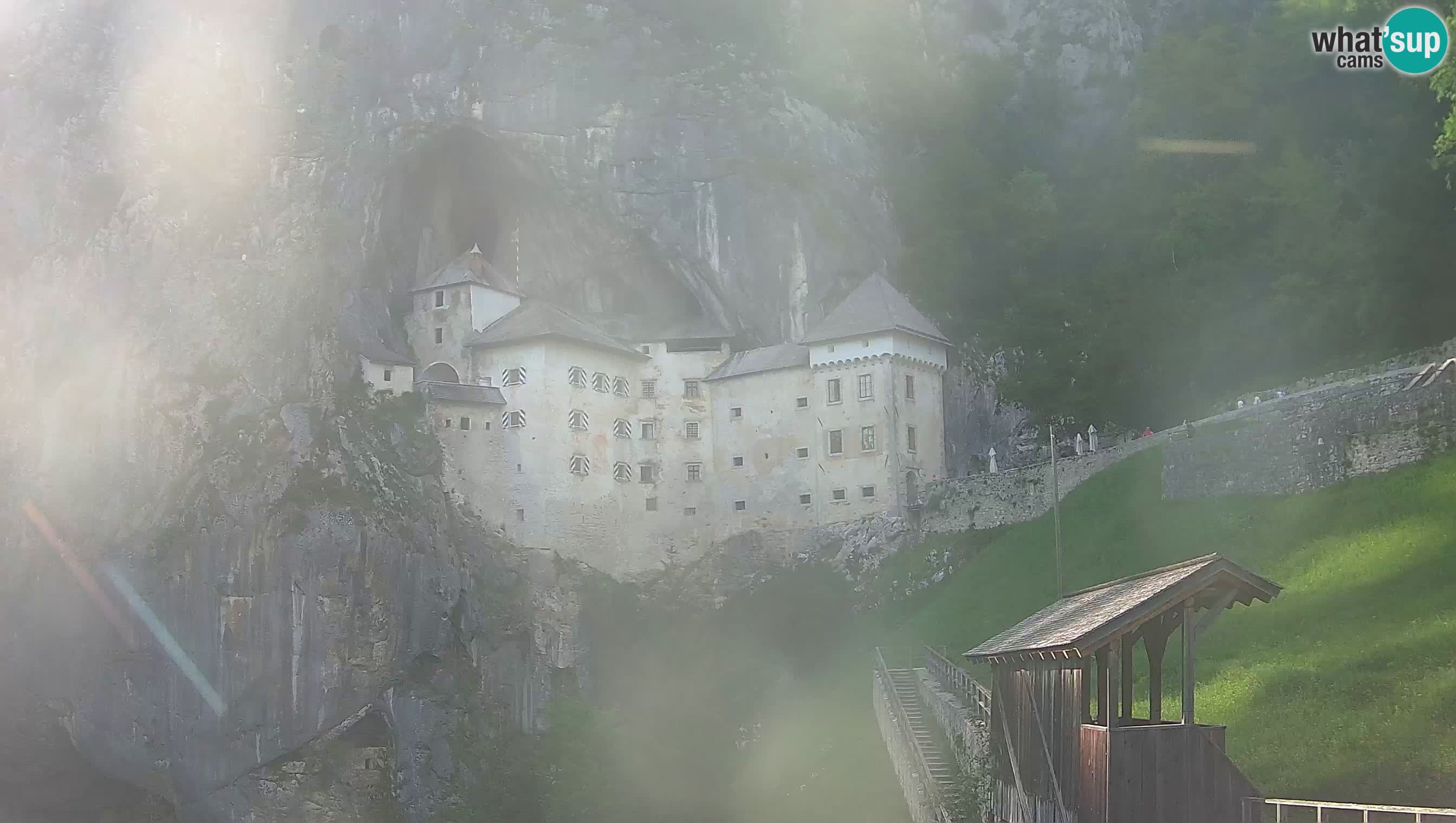 Spletna kamera Predjamski grad – Grad Predjama – Postojna