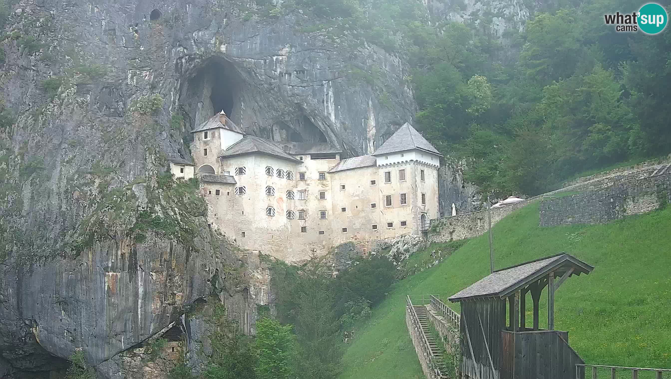 Spletna kamera Predjamski grad – Grad Predjama – Postojna