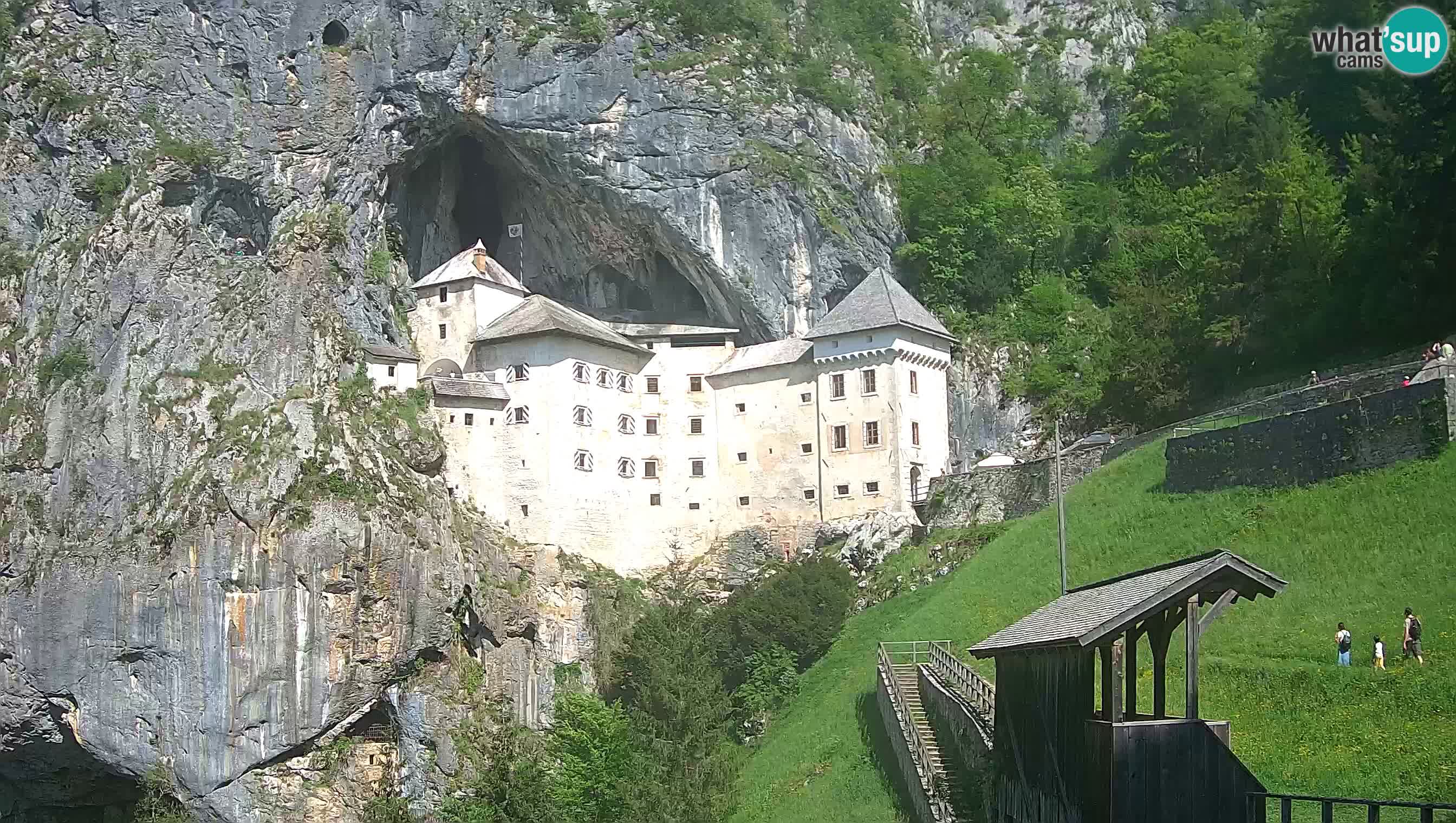 Spletna kamera Predjamski grad – Grad Predjama – Postojna