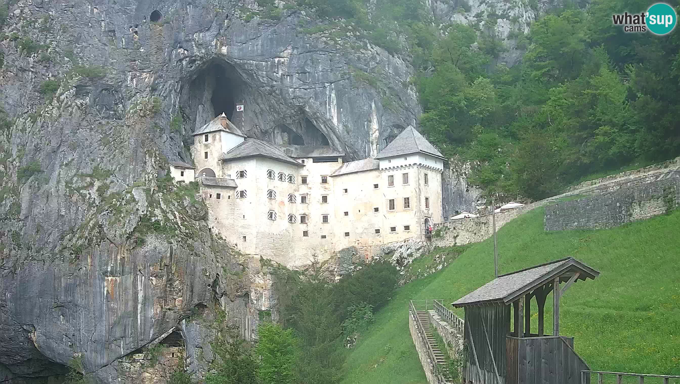 Spletna kamera Predjamski grad – Grad Predjama – Postojna