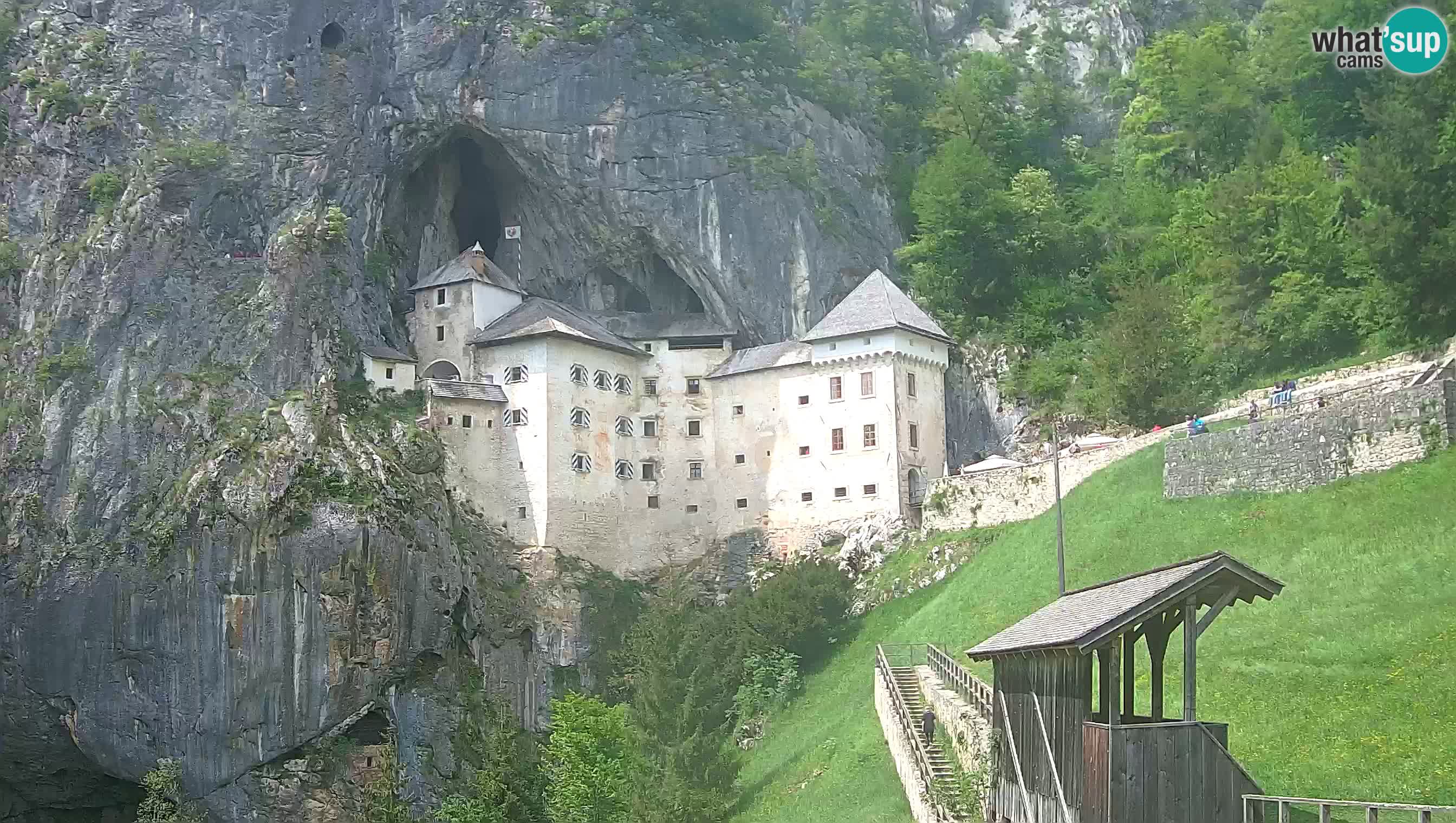 Spletna kamera Predjamski grad – Grad Predjama – Postojna