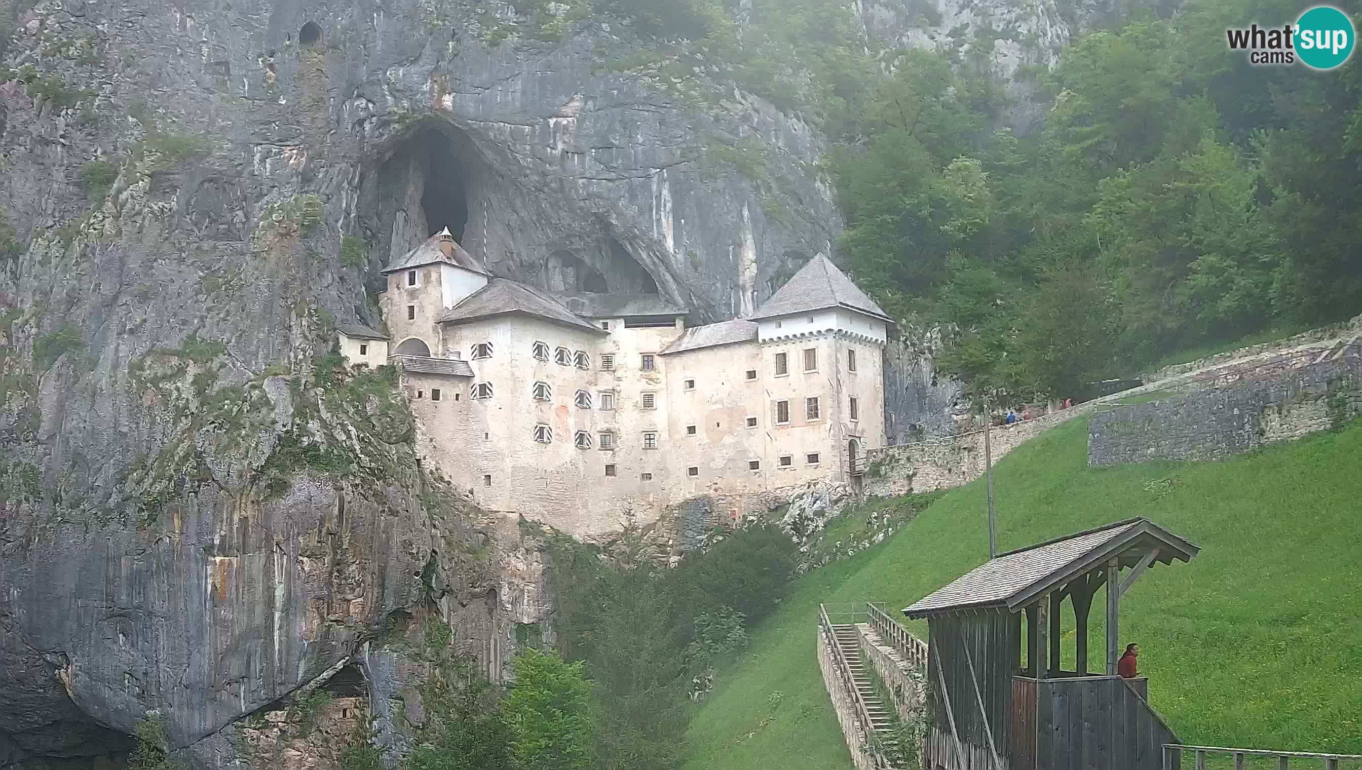 Spletna kamera Predjamski grad – Grad Predjama – Postojna