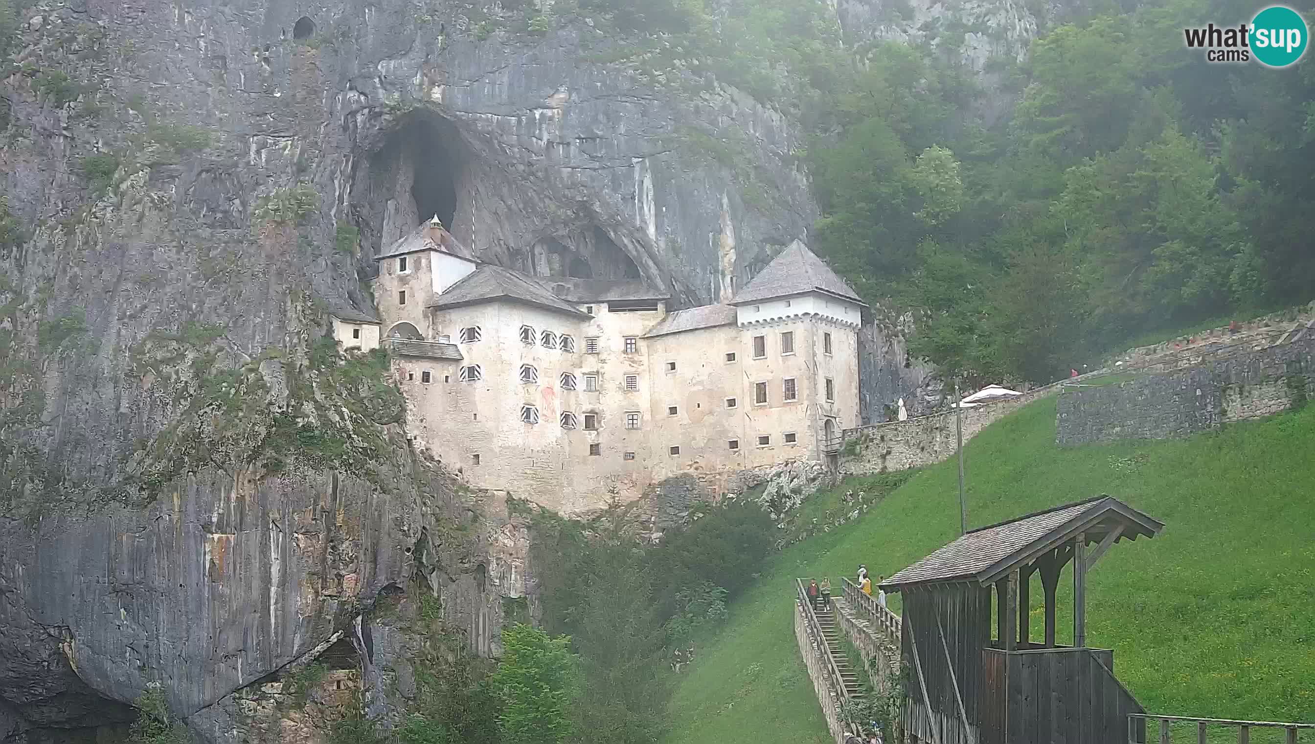 Spletna kamera Predjamski grad – Grad Predjama – Postojna