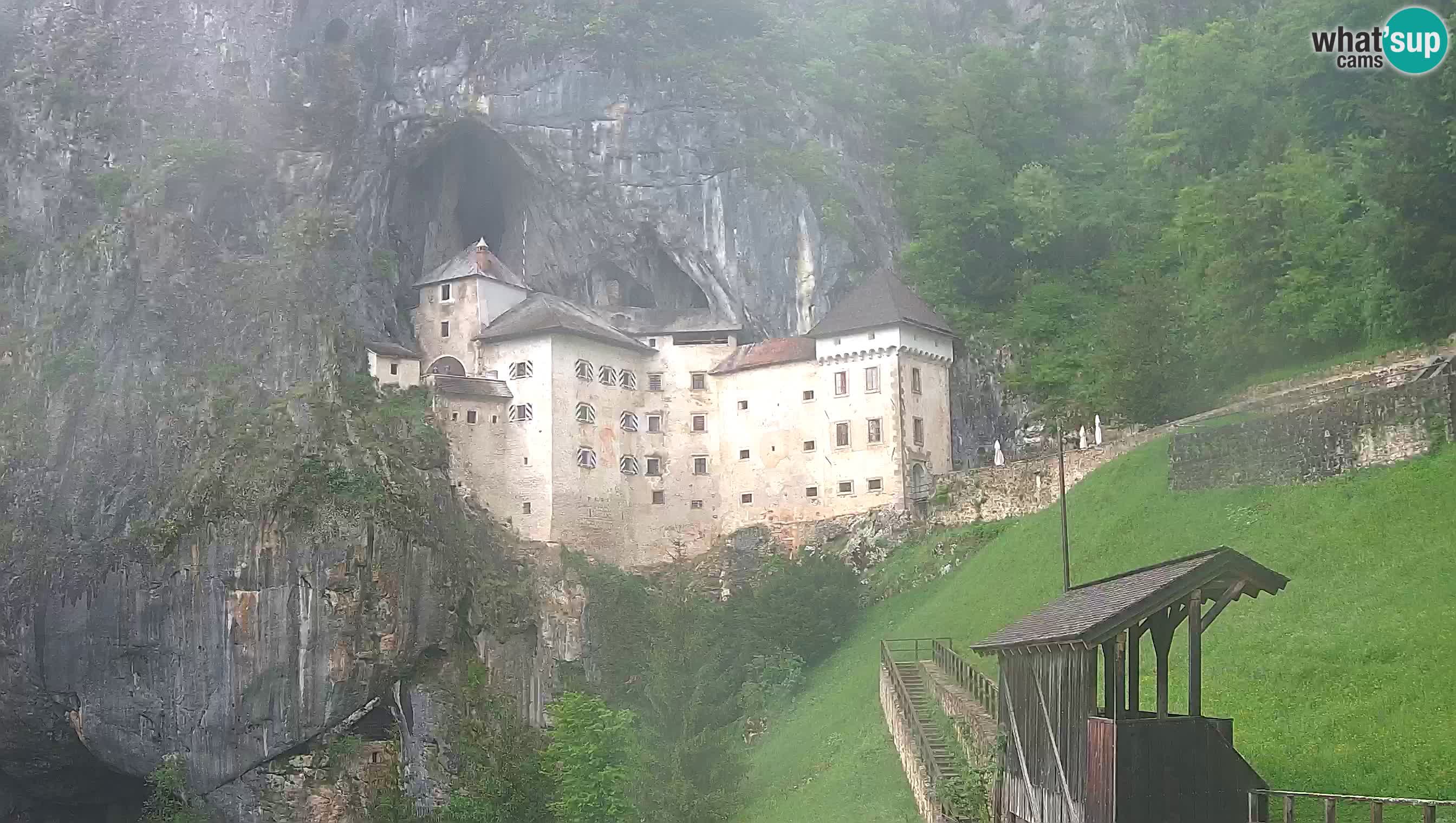 Spletna kamera Predjamski grad – Grad Predjama – Postojna