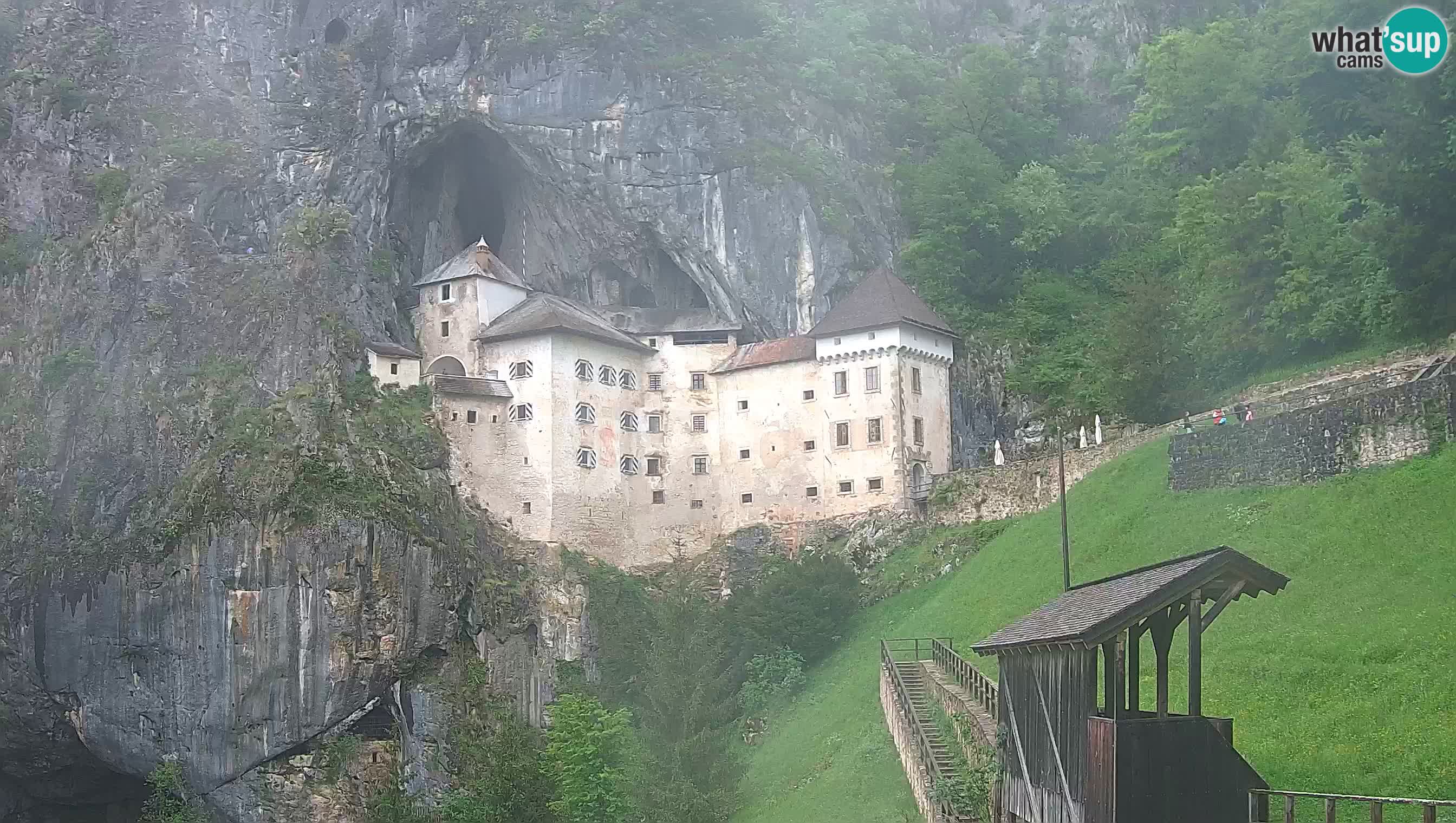 Spletna kamera Predjamski grad – Grad Predjama – Postojna