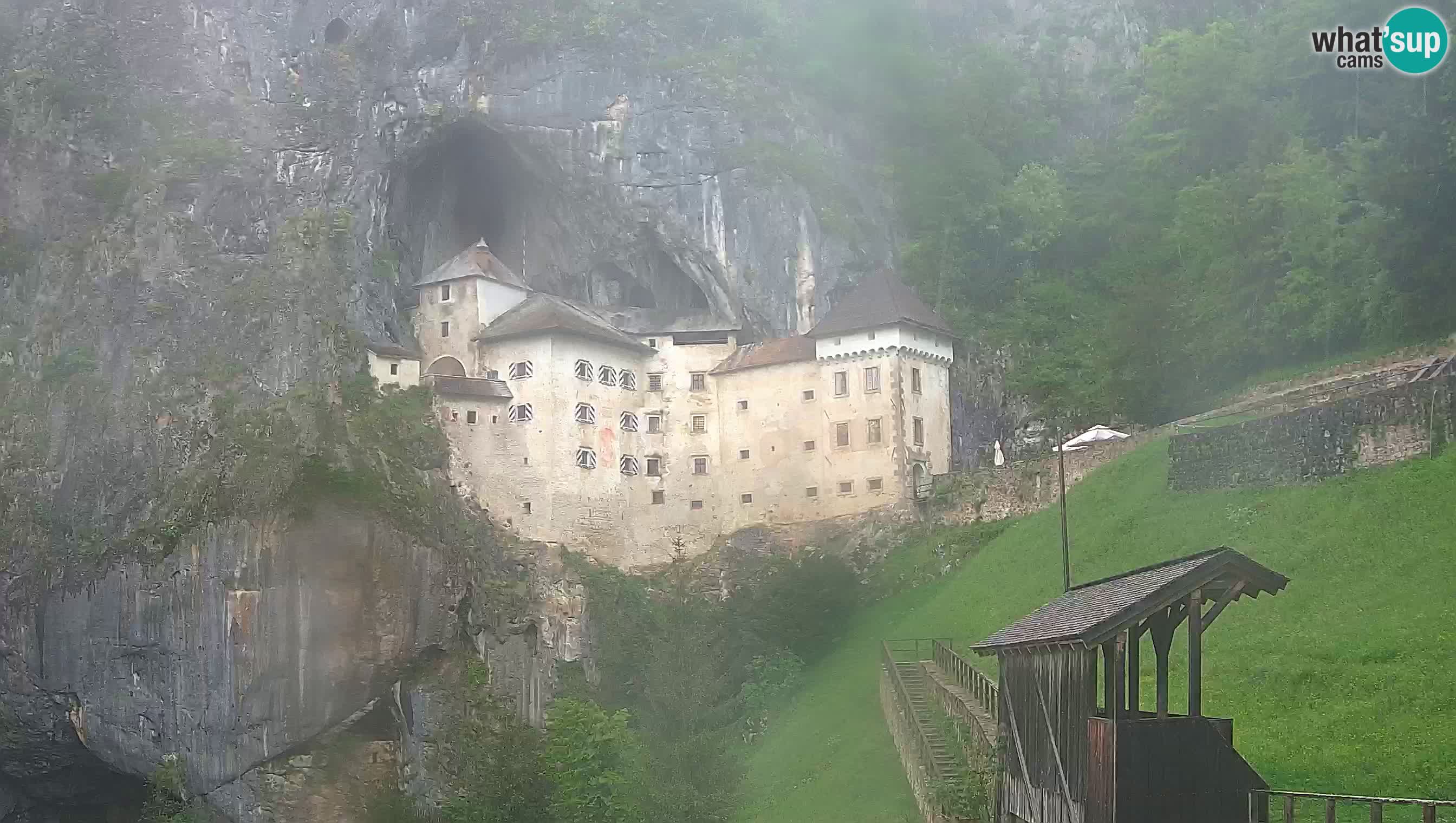 Spletna kamera Predjamski grad – Grad Predjama – Postojna