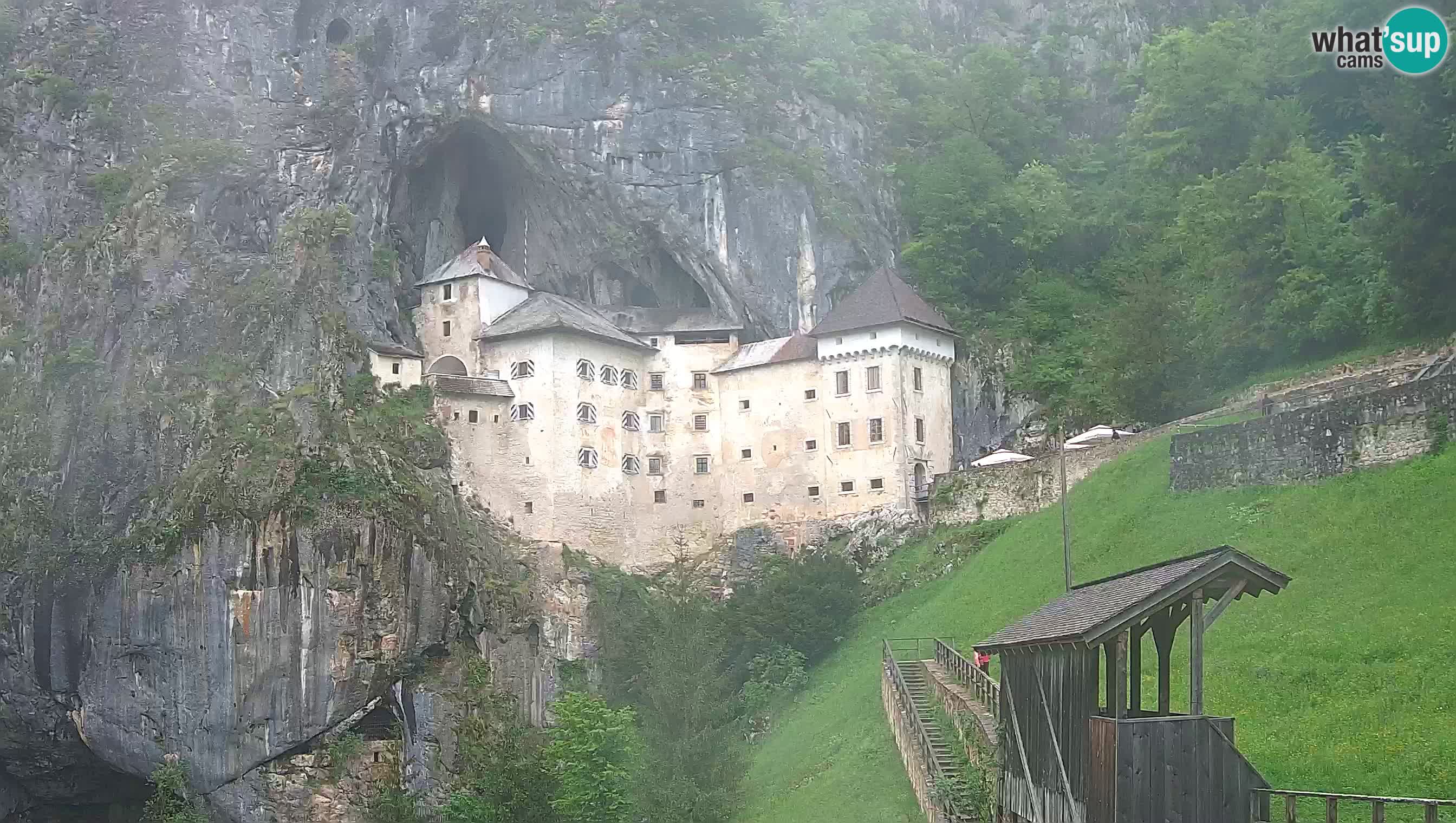 Spletna kamera Predjamski grad – Grad Predjama – Postojna