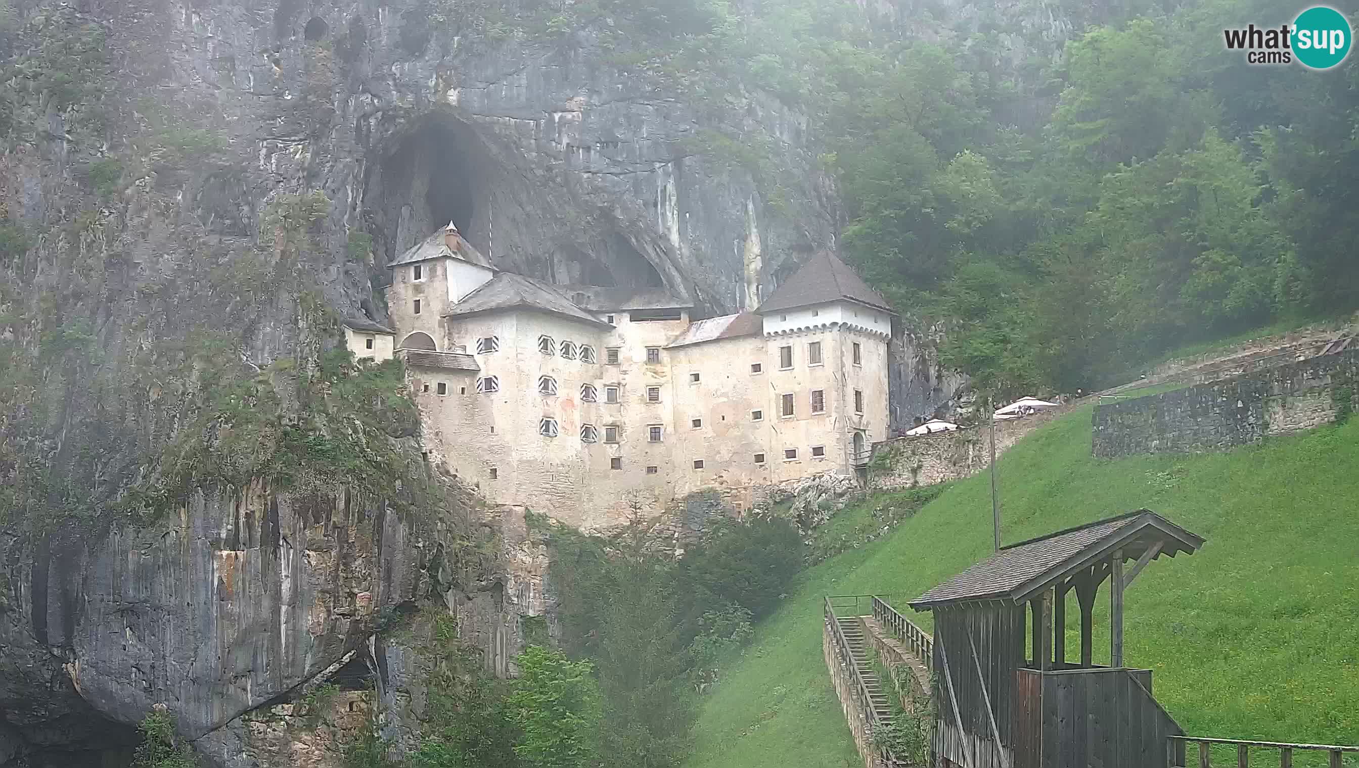 Spletna kamera Predjamski grad – Grad Predjama – Postojna
