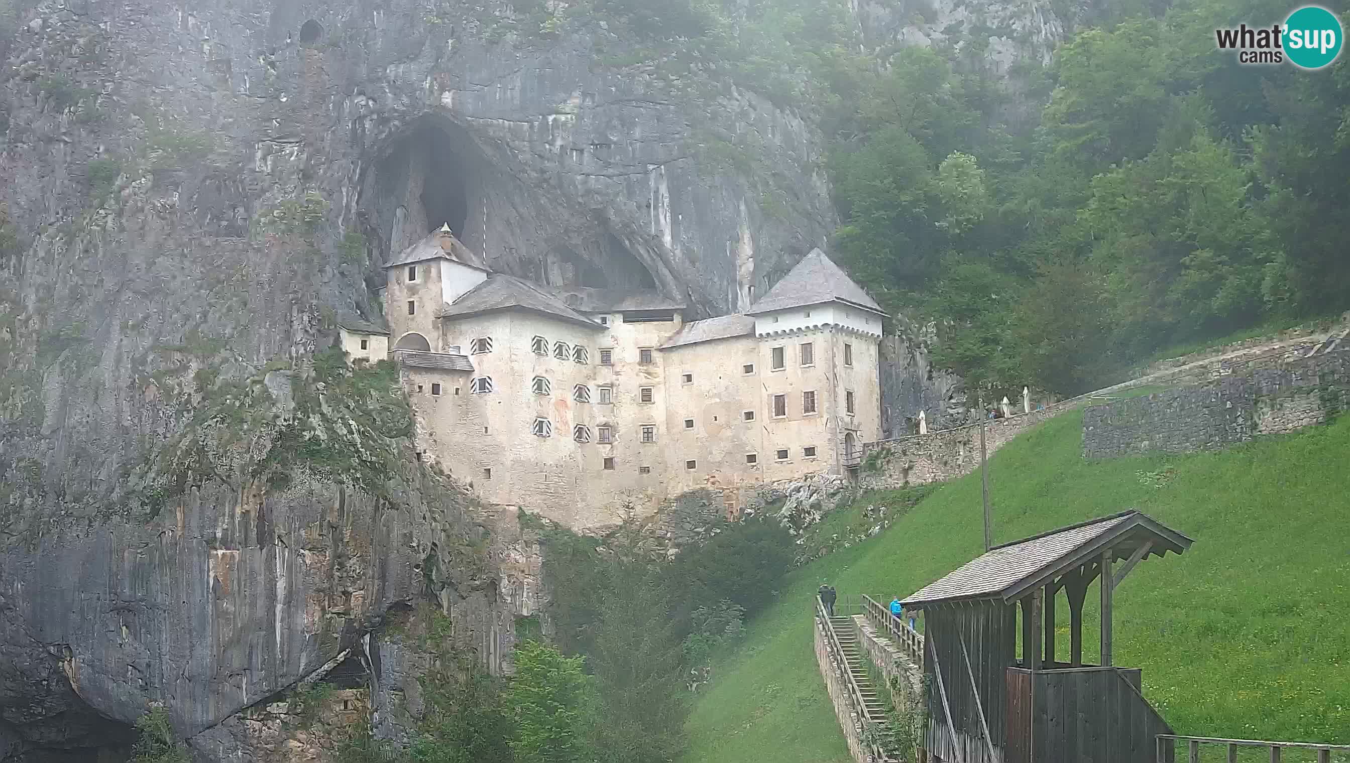 Spletna kamera Predjamski grad – Grad Predjama – Postojna